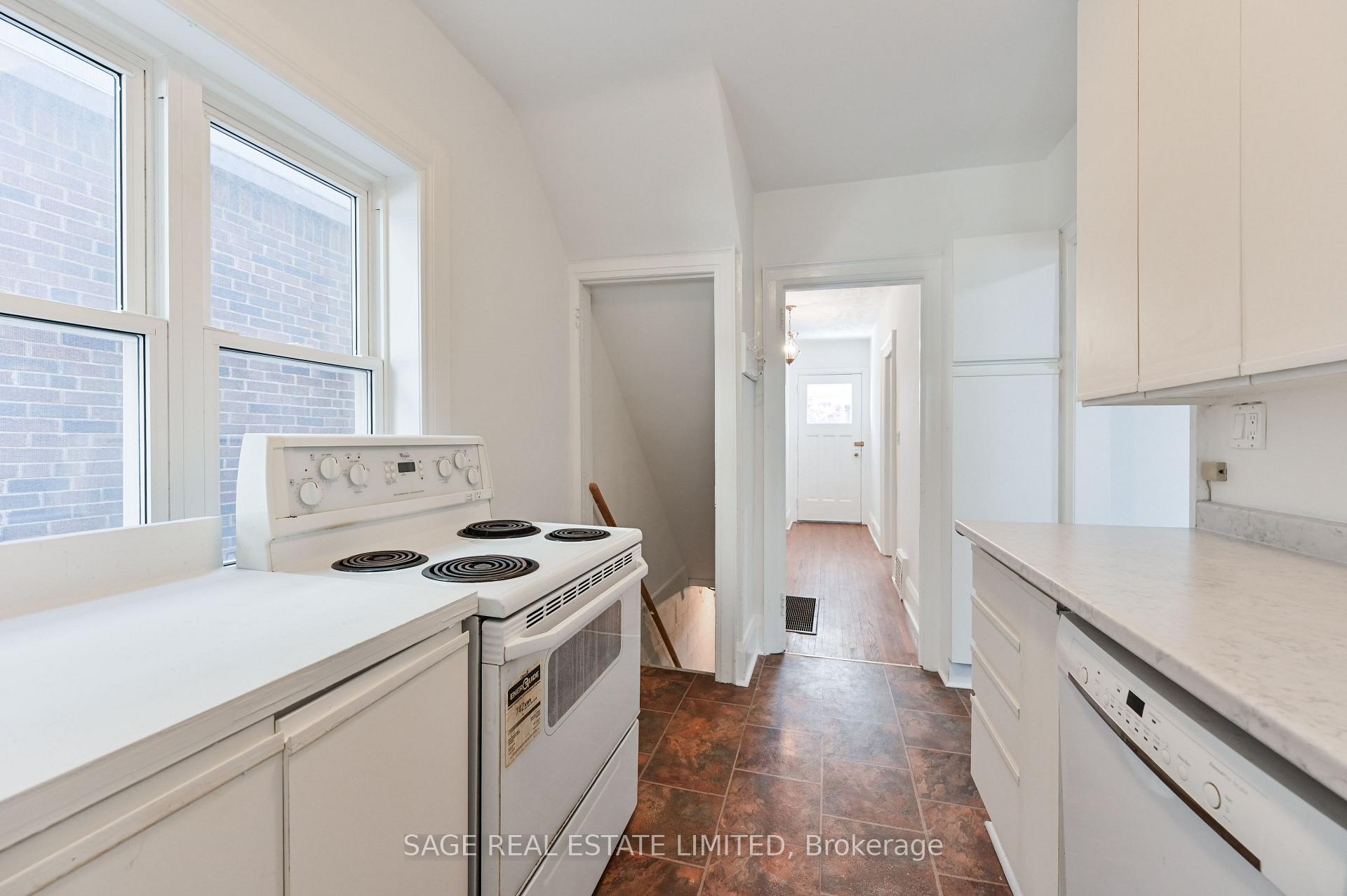 Photo 10 of 152 Manor Road E, Toronto, Mount Pleasant West — HOMEH