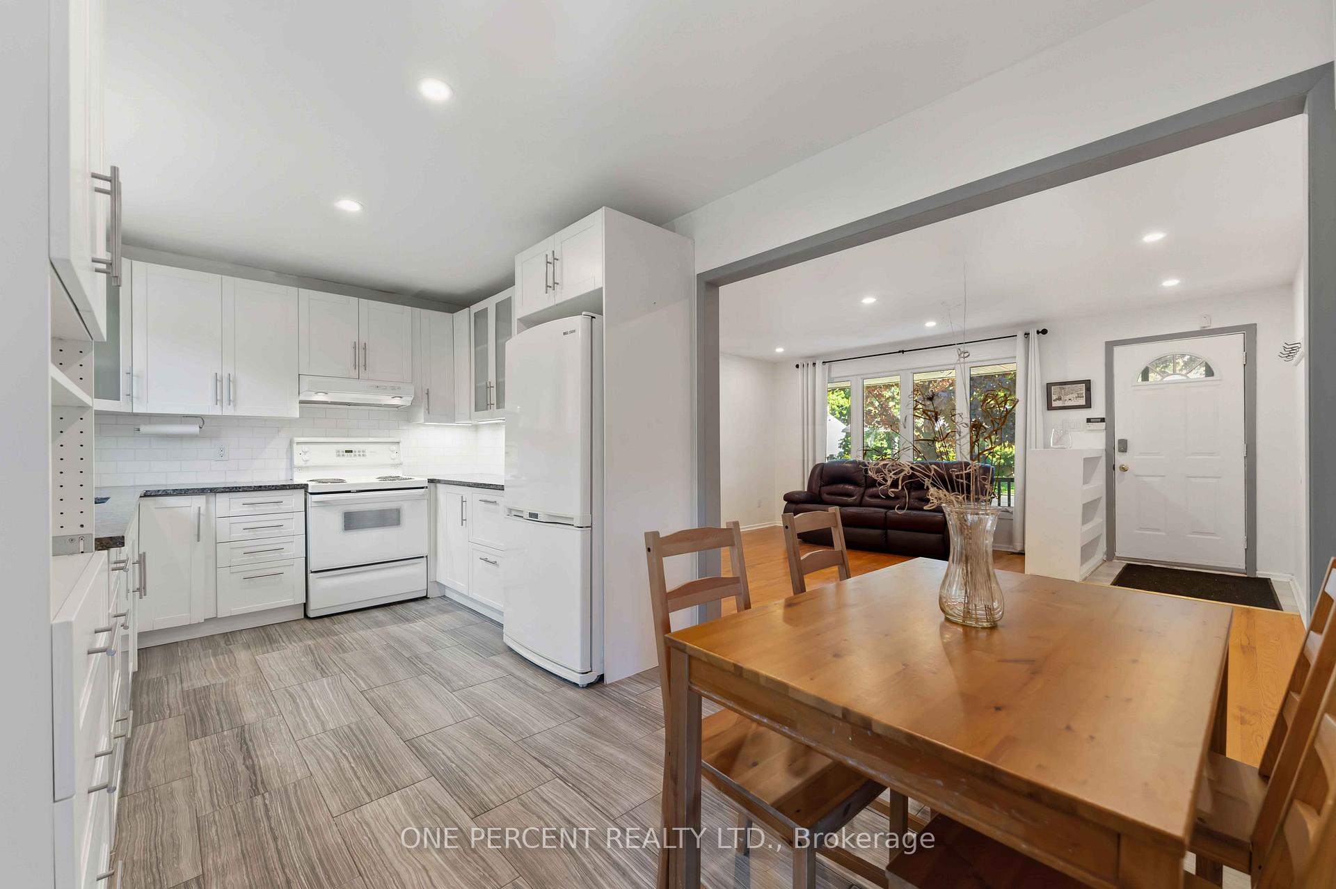 Photo 8 of Unit Unit A and Unit B, 933 Kincaid Court, Ottawa, Riverside Park — HOMEH