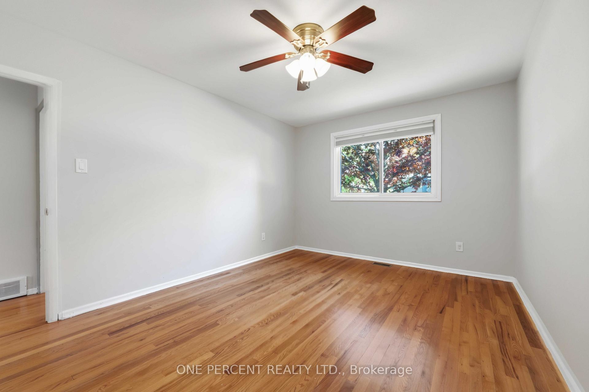 Photo 11 of Unit Unit A and Unit B, 933 Kincaid Court, Ottawa, Riverside Park — HOMEH
