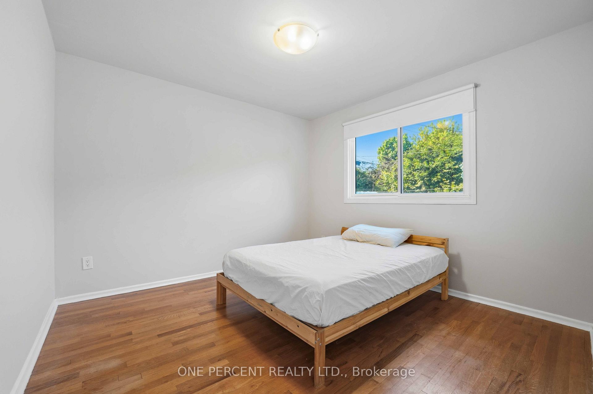 Photo 13 of Unit Unit A and Unit B, 933 Kincaid Court, Ottawa, Riverside Park — HOMEH