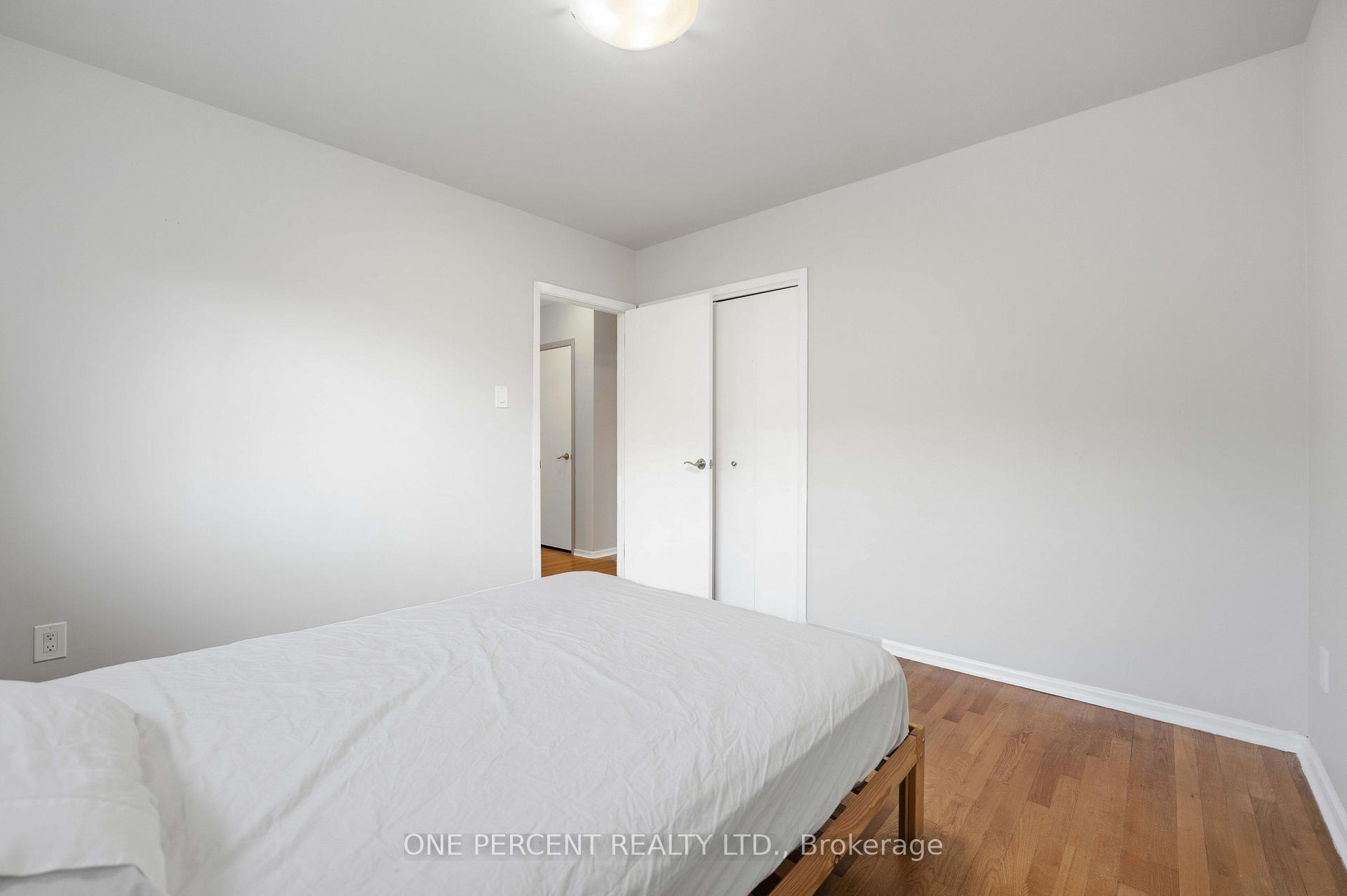 Photo 14 of Unit Unit A and Unit B, 933 Kincaid Court, Ottawa, Riverside Park — HOMEH