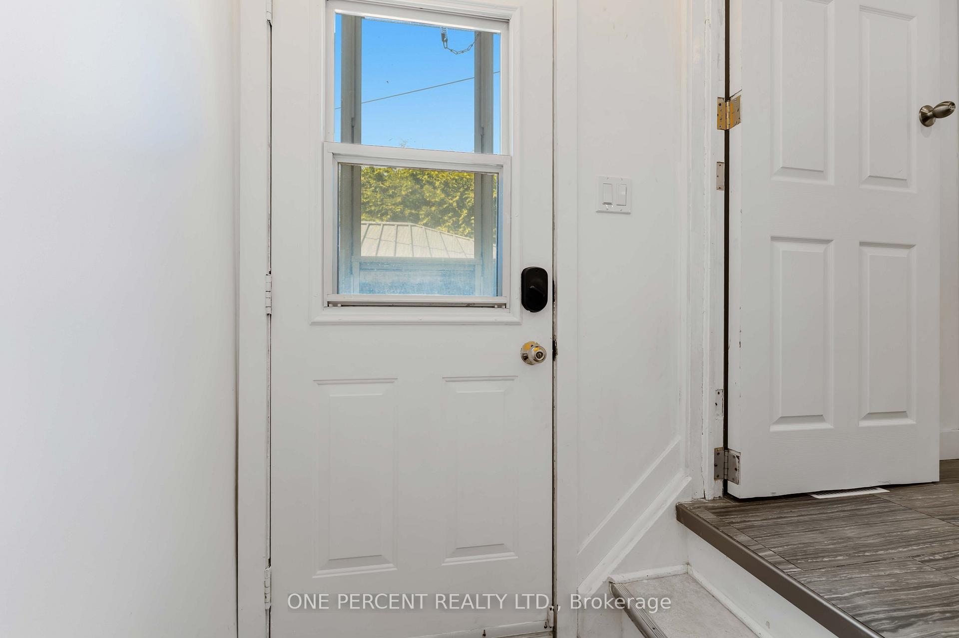 Photo 19 of Unit Unit A and Unit B, 933 Kincaid Court, Ottawa, Riverside Park — HOMEH