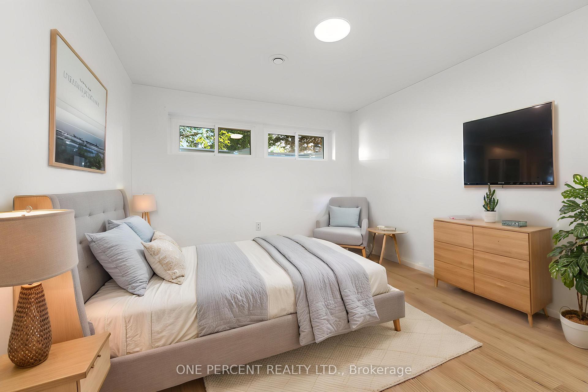 Photo 33 of Unit Unit A and Unit B, 933 Kincaid Court, Ottawa, Riverside Park — HOMEH