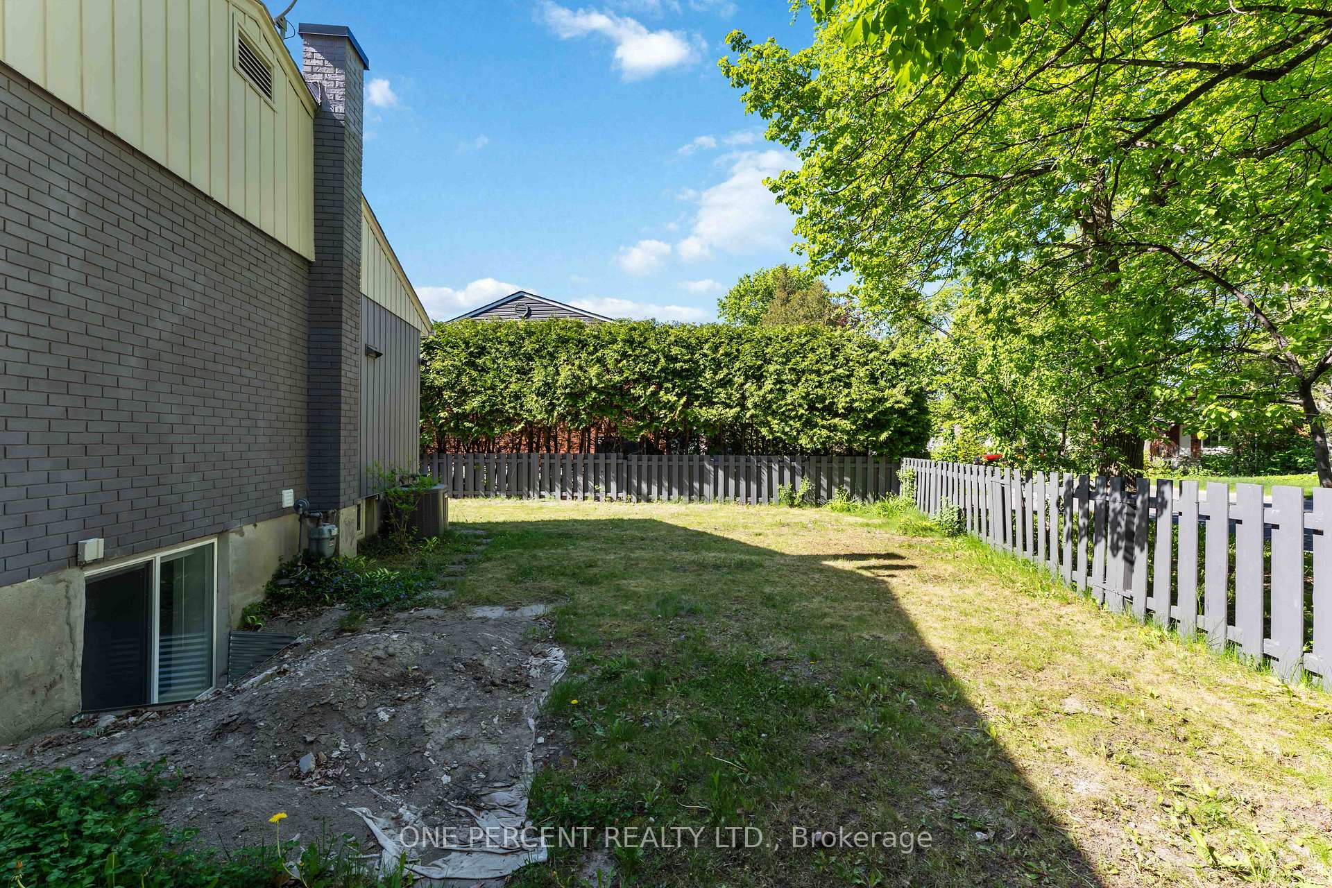 Photo 39 of Unit Unit A and Unit B, 933 Kincaid Court, Ottawa, Riverside Park — HOMEH