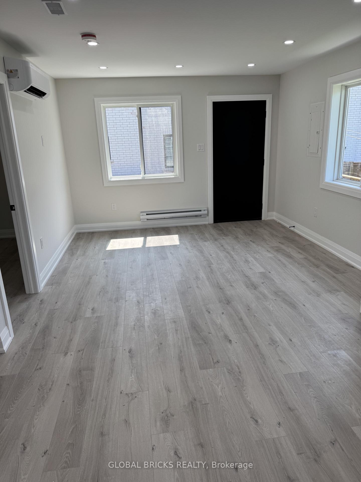 Photo 4 of Unit Unit 2- Rear Upper, 101 Minerva Avenue, Scarborough, Cliffcrest — HOMEH