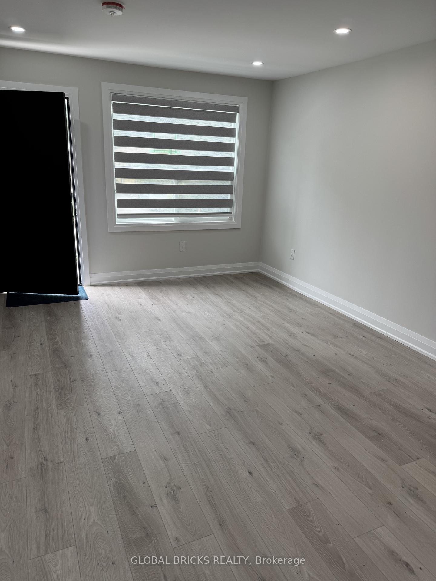 Photo 11 of Unit Unit 2- Rear Upper, 101 Minerva Avenue, Scarborough, Cliffcrest — HOMEH