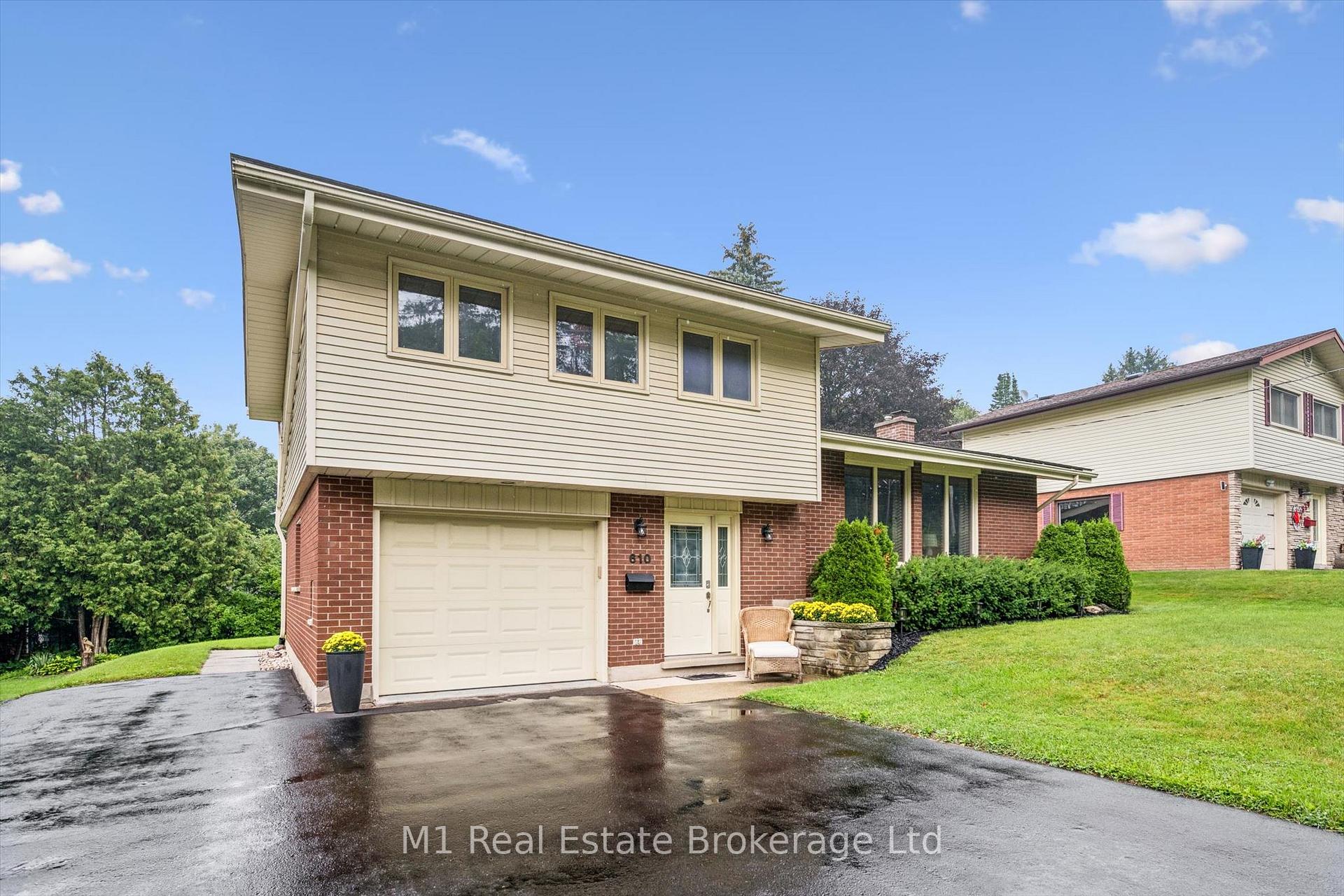Photo of 610 St David Street S