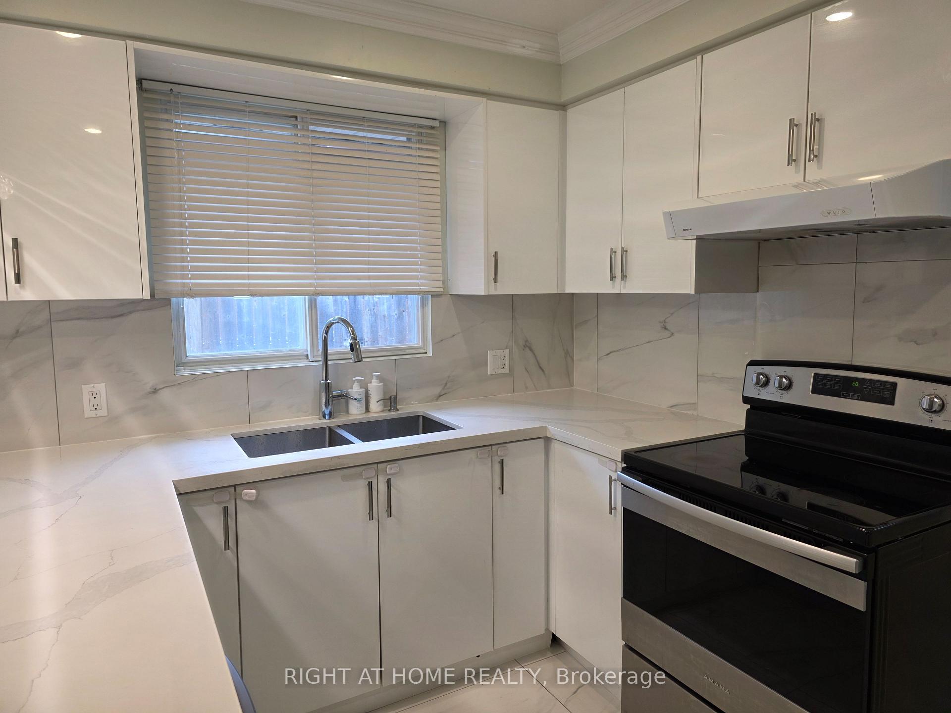 Photo 7 of 125 weir Crescent S, Scarborough, West Hill — HOMEH