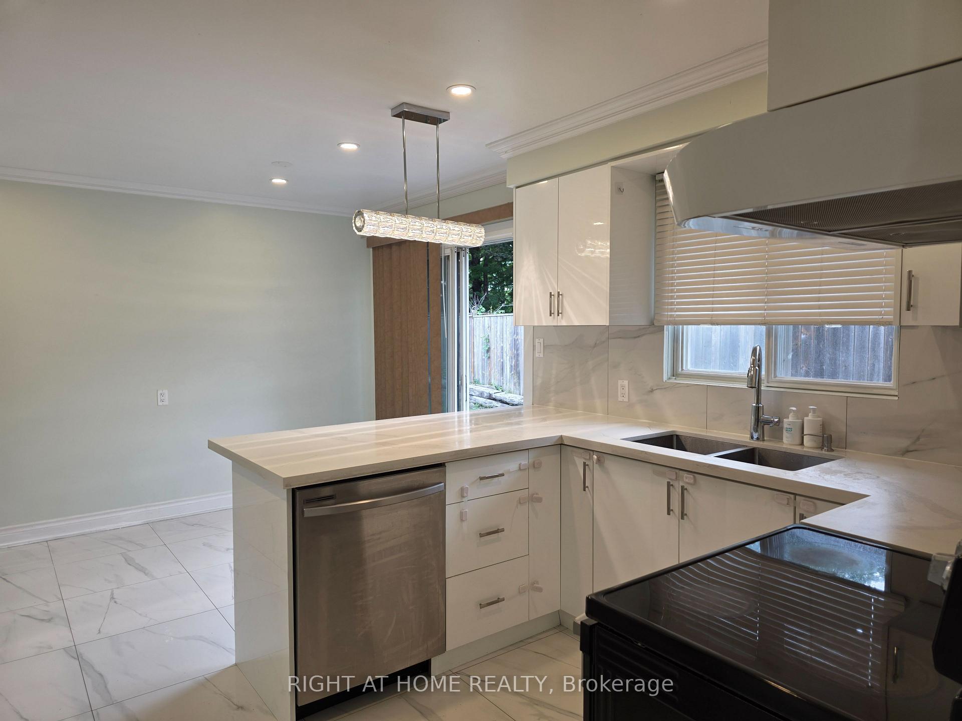 Photo 14 of 125 weir Crescent S, Scarborough, West Hill — HOMEH