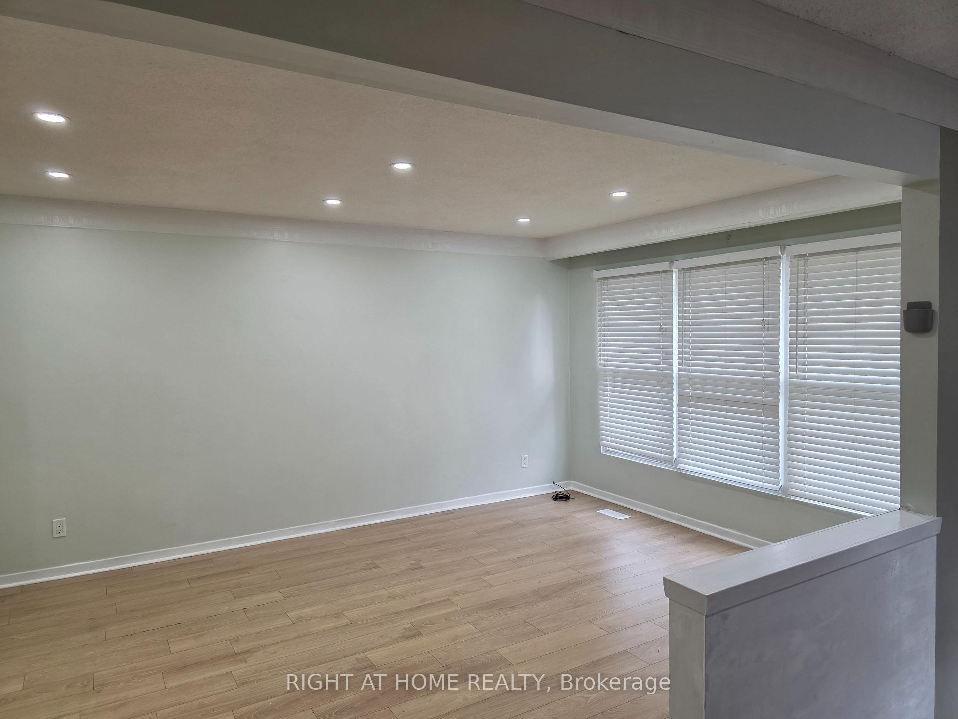 Photo 32 of 125 weir Crescent S, Scarborough, West Hill — HOMEH