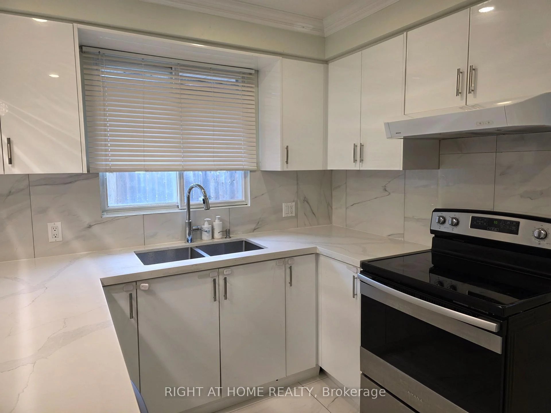 Photo 24 of 125 weir Crescent S, Scarborough, West Hill — HOMEH