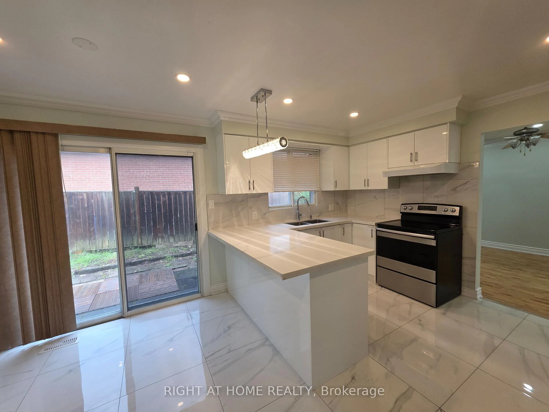 Photo 25 of 125 weir Crescent S, Scarborough, West Hill — HOMEH