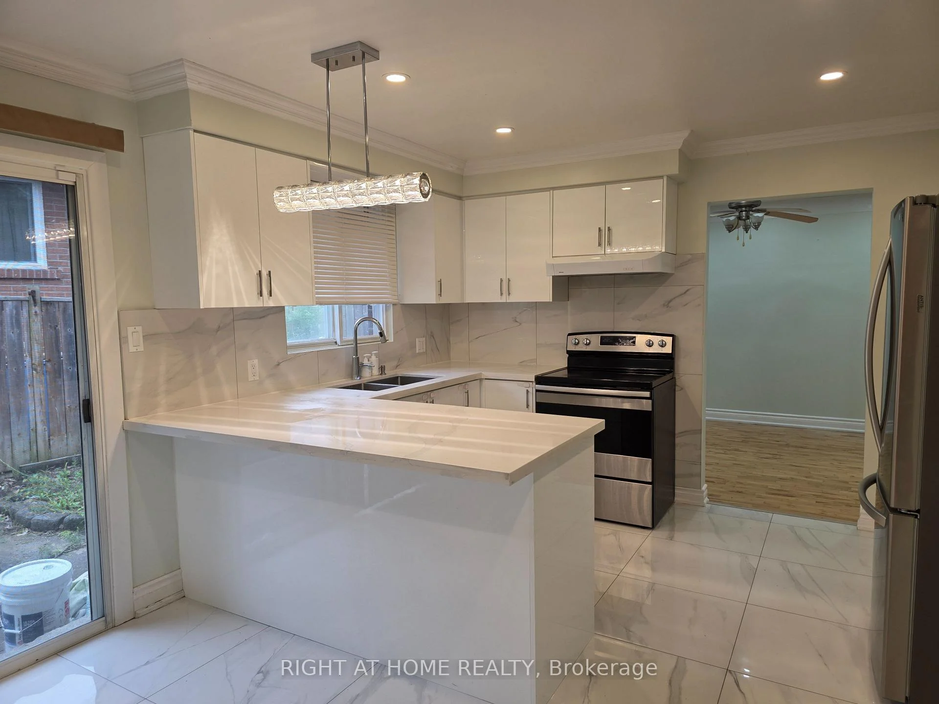 Photo 26 of 125 weir Crescent S, Scarborough, West Hill — HOMEH