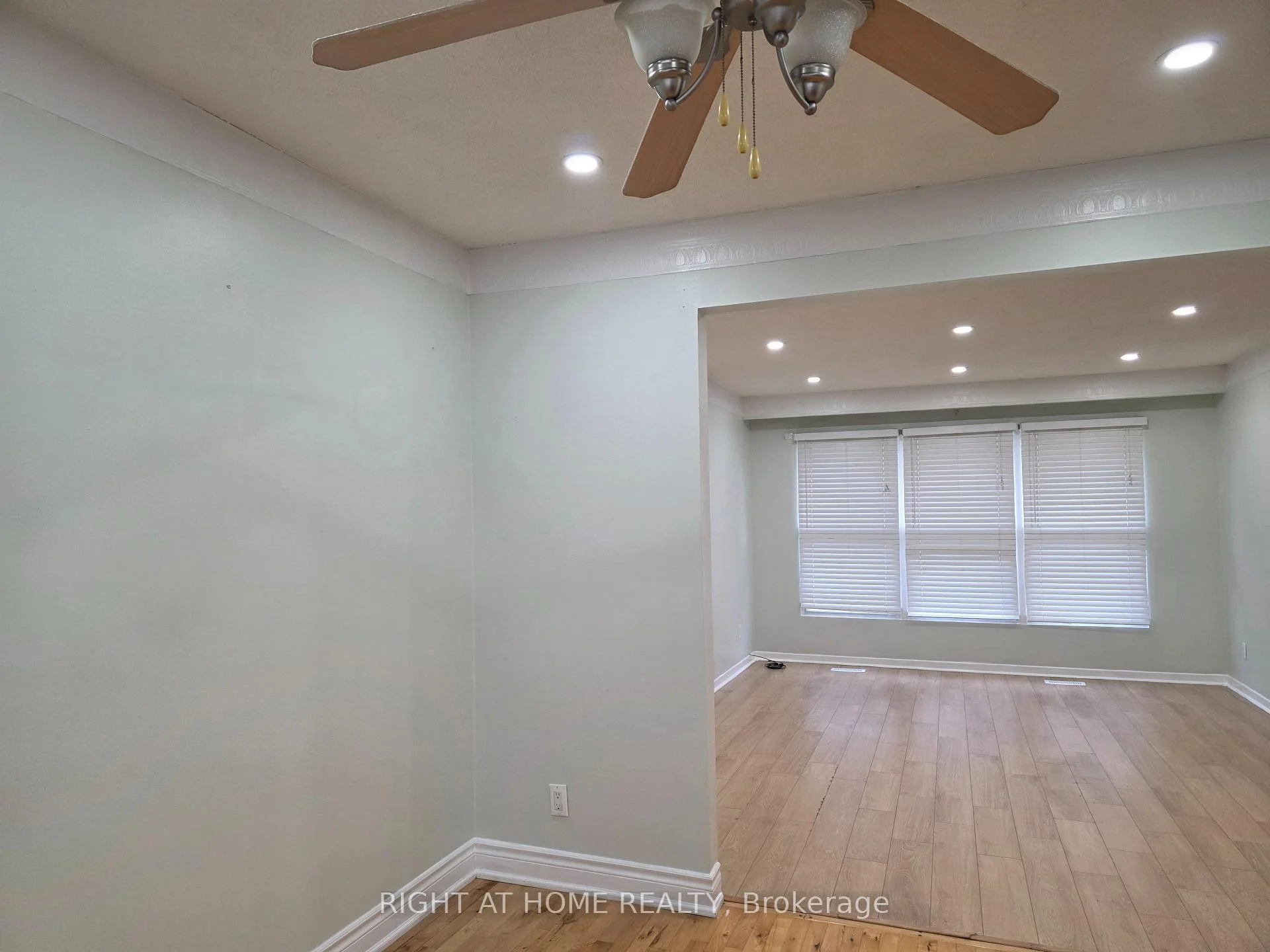 Photo 30 of 125 weir Crescent S, Scarborough, West Hill — HOMEH