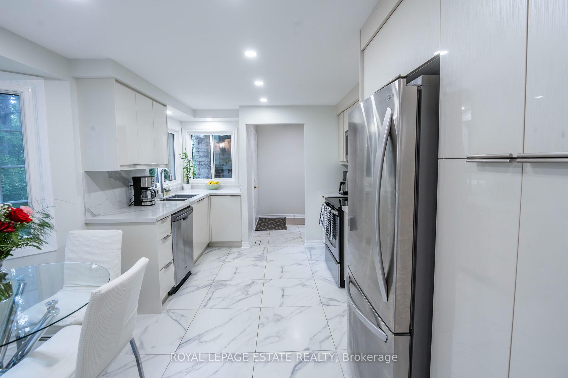 Photo 2 of Unit 3, 228 Kingswood Drive, Kitchener, Alpine — HOMEH
