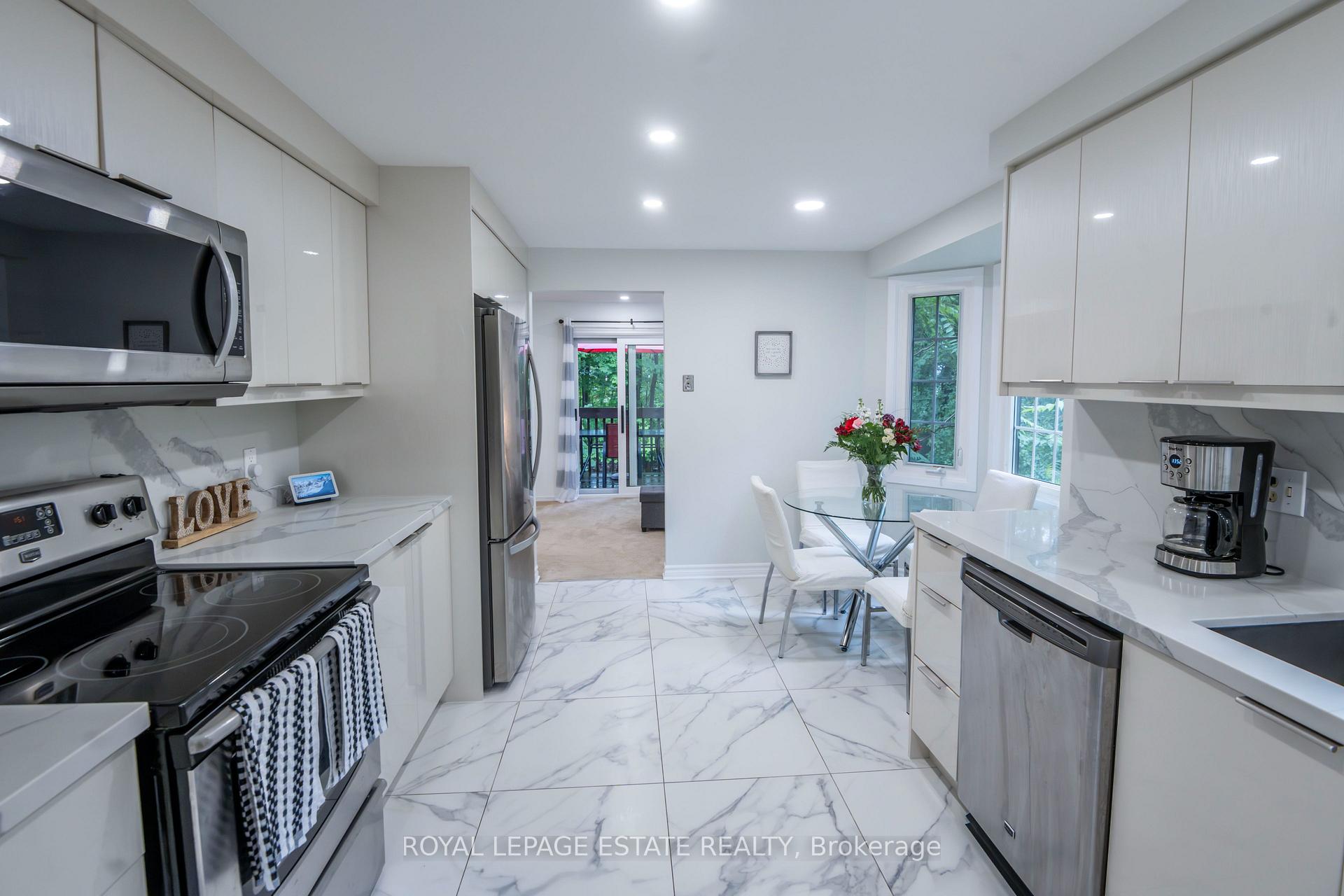 Photo 3 of Unit 3, 228 Kingswood Drive, Kitchener, Alpine — HOMEH