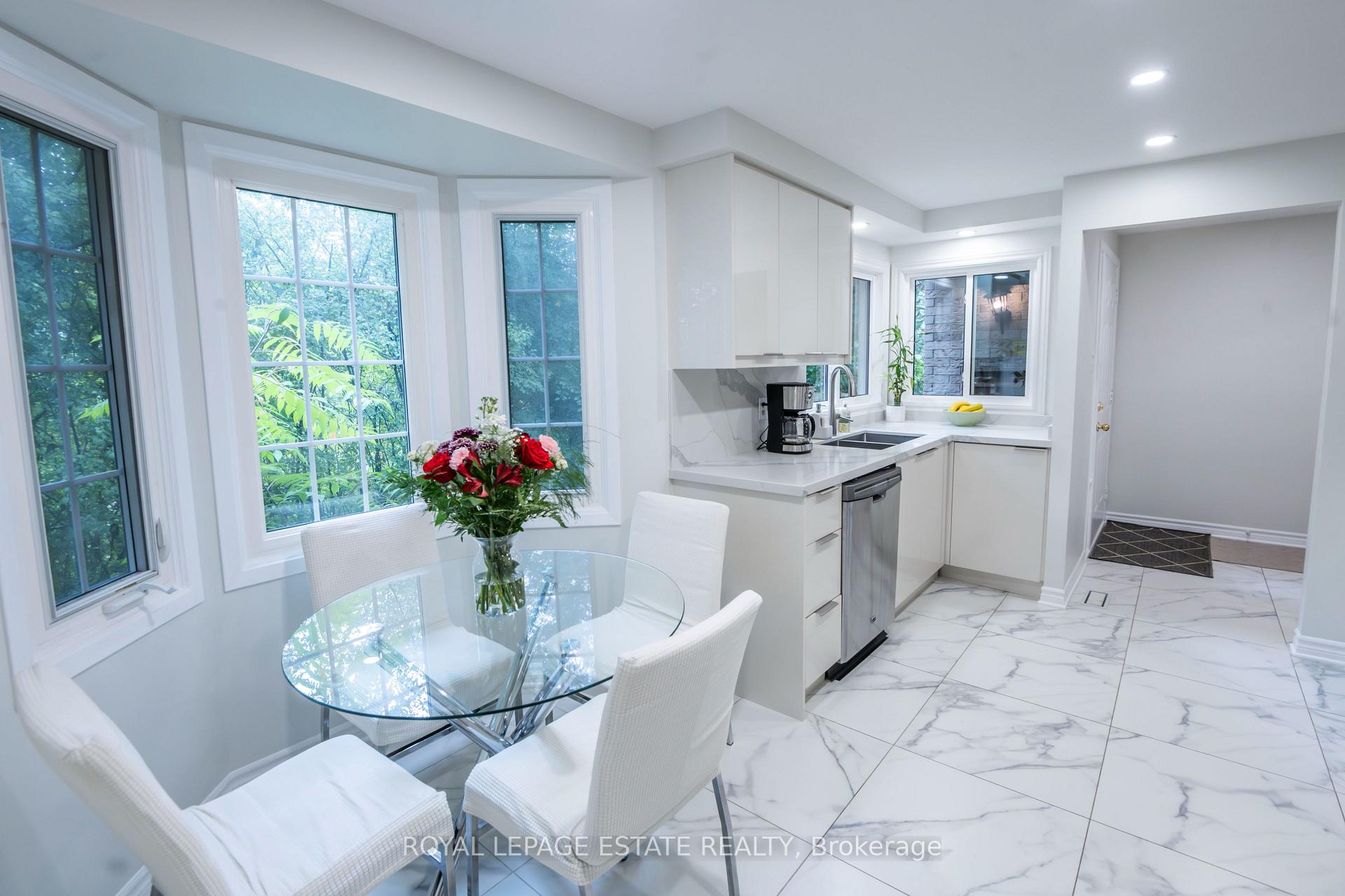 Photo 4 of Unit 3, 228 Kingswood Drive, Kitchener, Alpine — HOMEH