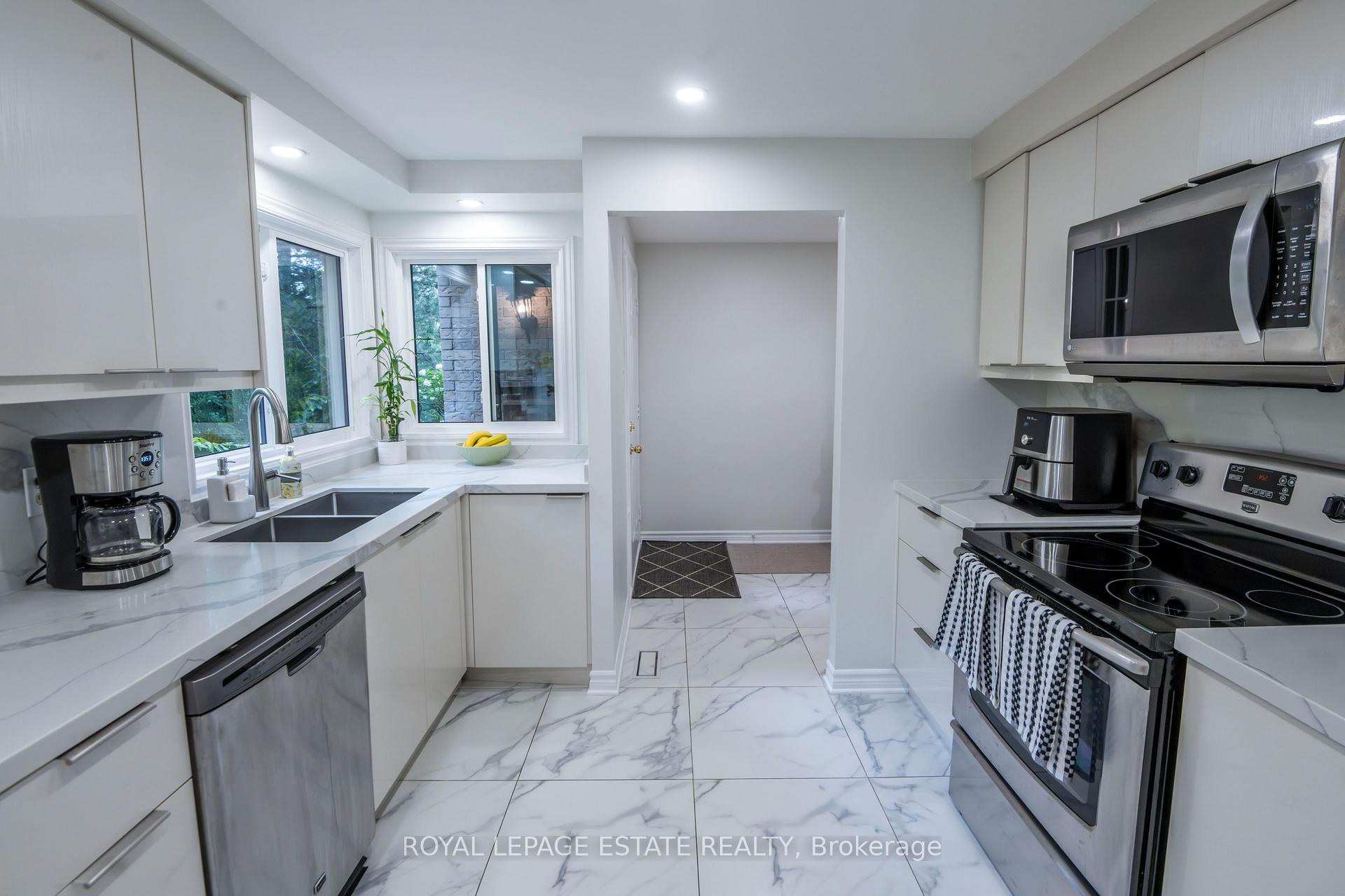 Photo 7 of Unit 3, 228 Kingswood Drive, Kitchener, Alpine — HOMEH