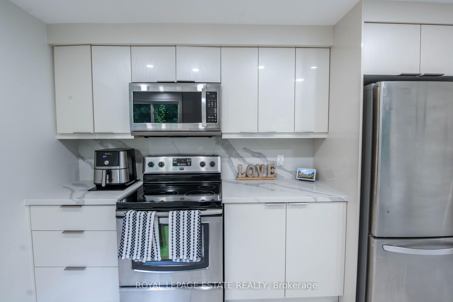 Photo 8 of Unit 3, 228 Kingswood Drive, Kitchener, Alpine — HOMEH