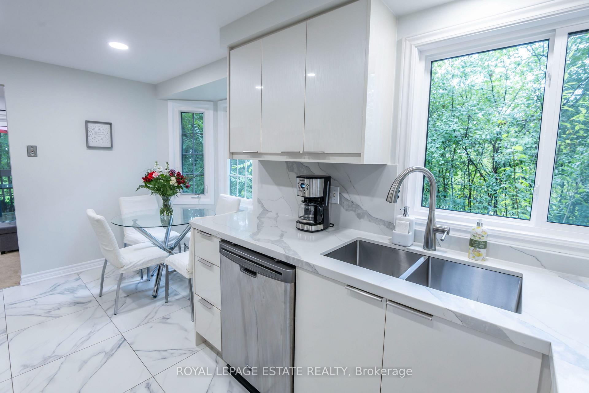 Photo 9 of Unit 3, 228 Kingswood Drive, Kitchener, Alpine — HOMEH