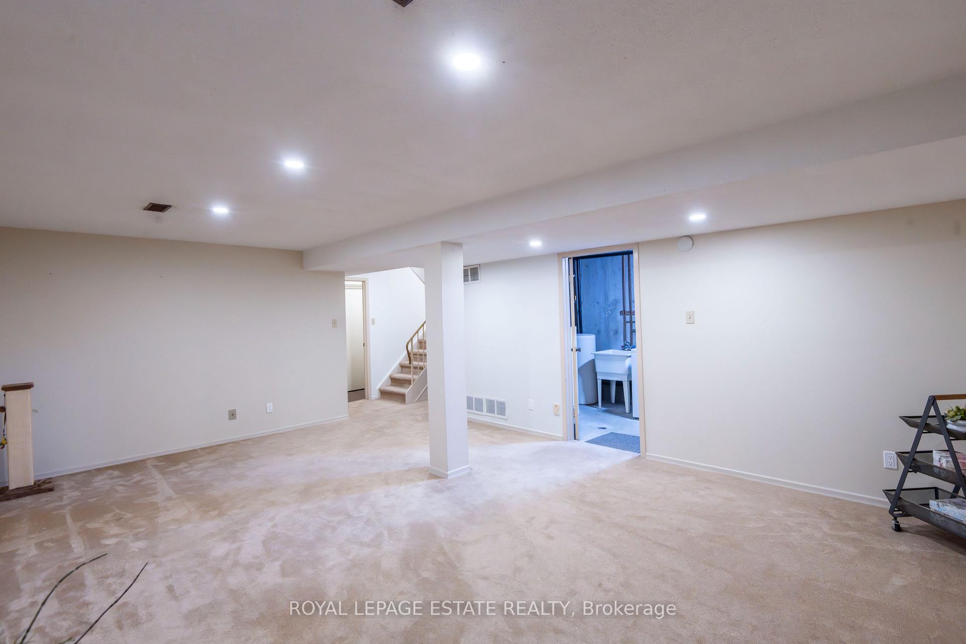 Photo 35 of Unit 3, 228 Kingswood Drive, Kitchener, Alpine — HOMEH