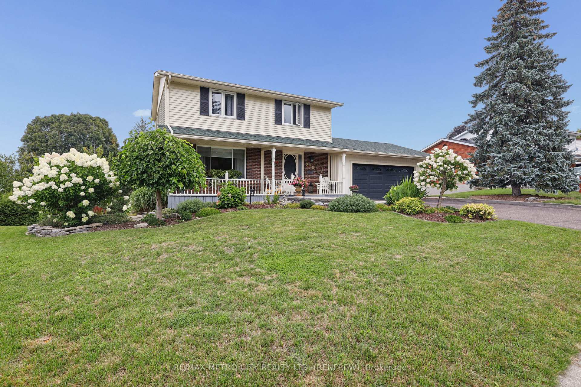 Photo 3 of 876 Hillsview Street, Renfrew, Renfrew — HOMEH