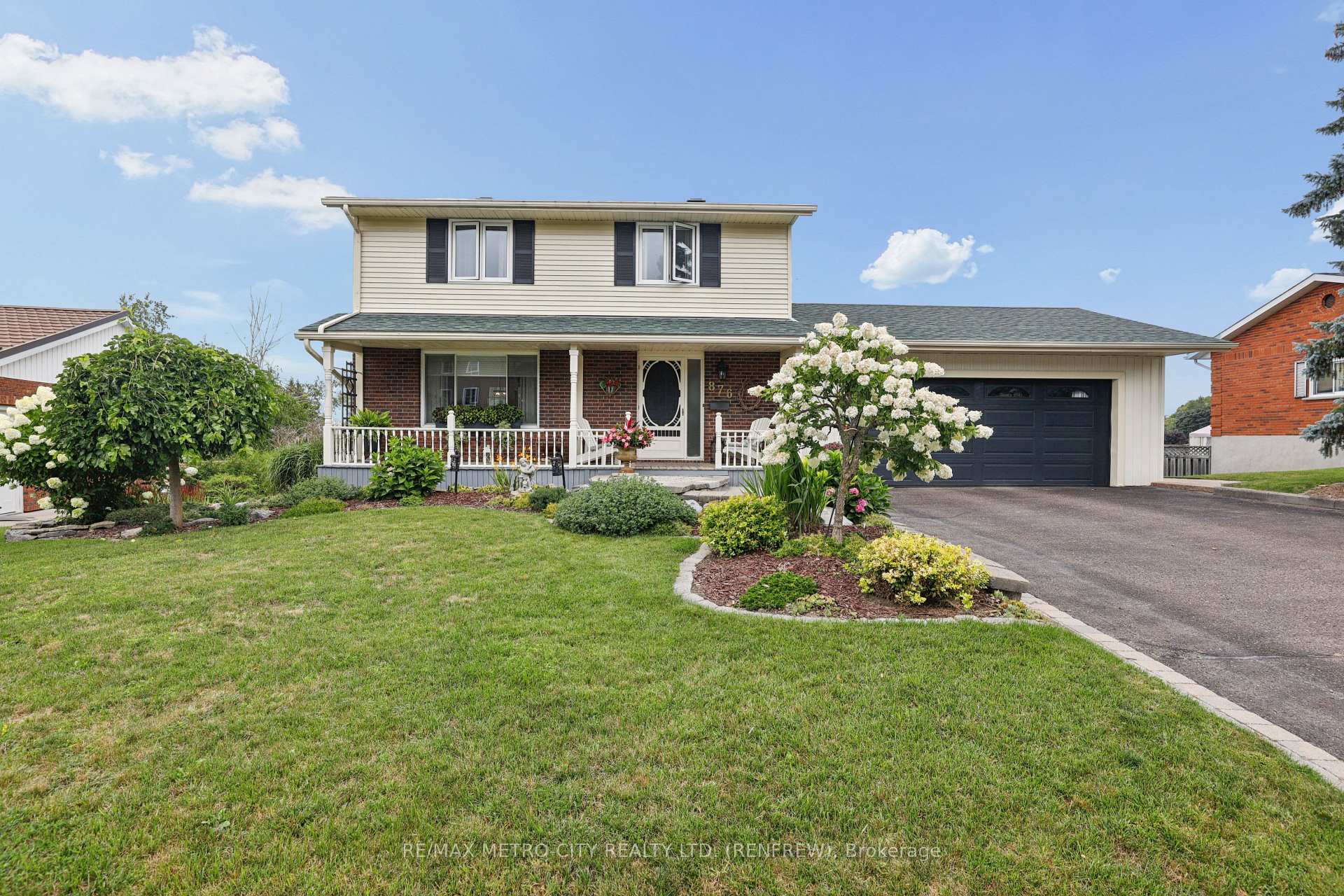 Photo 4 of 876 Hillsview Street, Renfrew, Renfrew — HOMEH