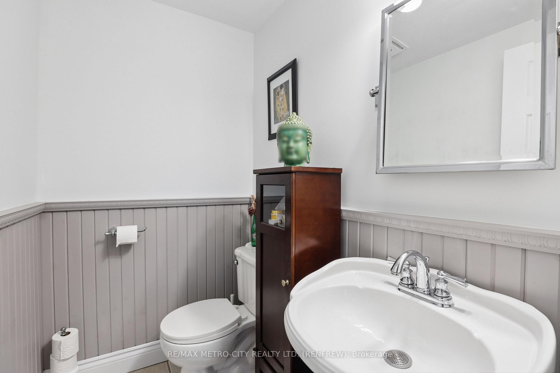 Photo 20 of 876 Hillsview Street, Renfrew, Renfrew — HOMEH