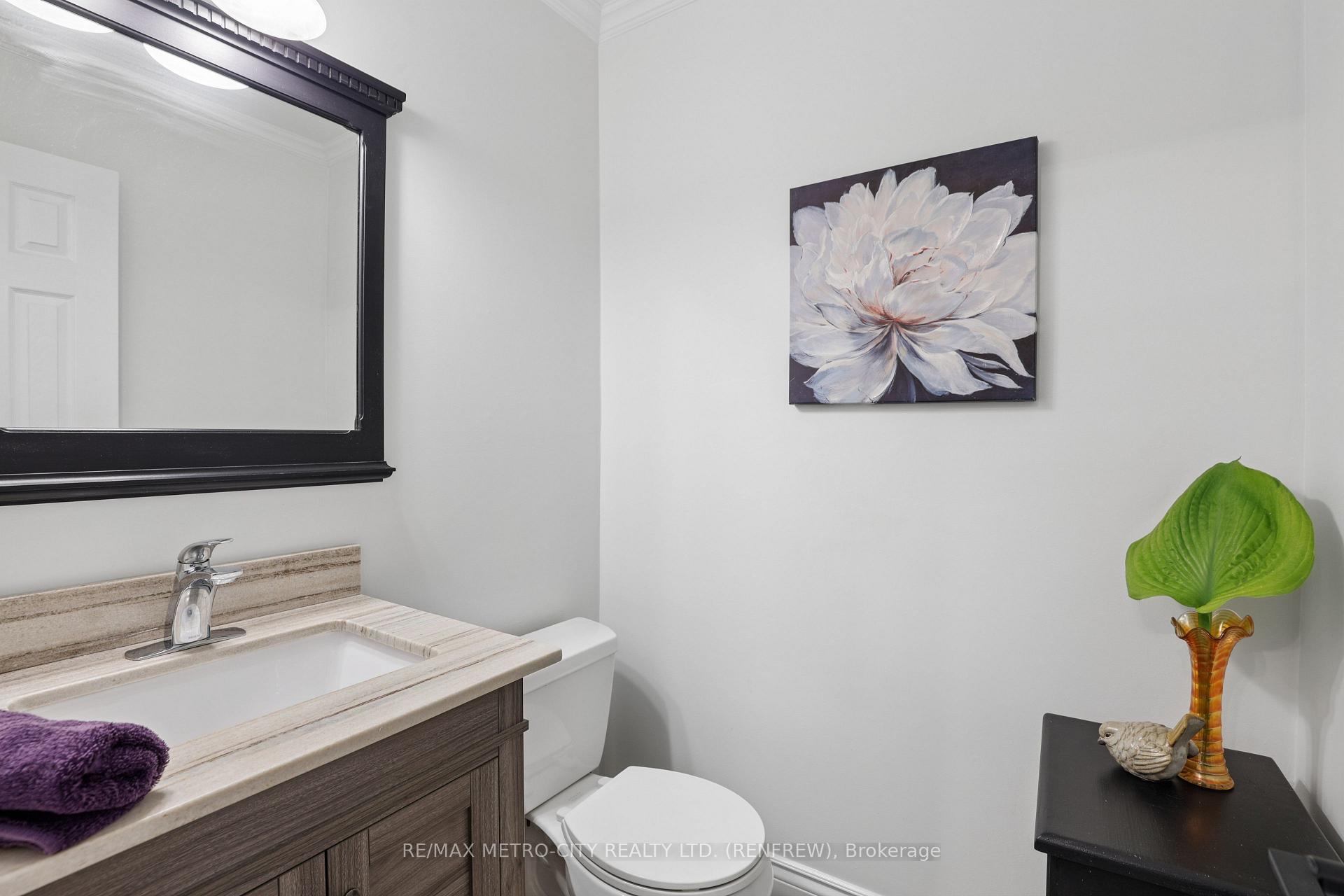 Photo 23 of 876 Hillsview Street, Renfrew, Renfrew — HOMEH