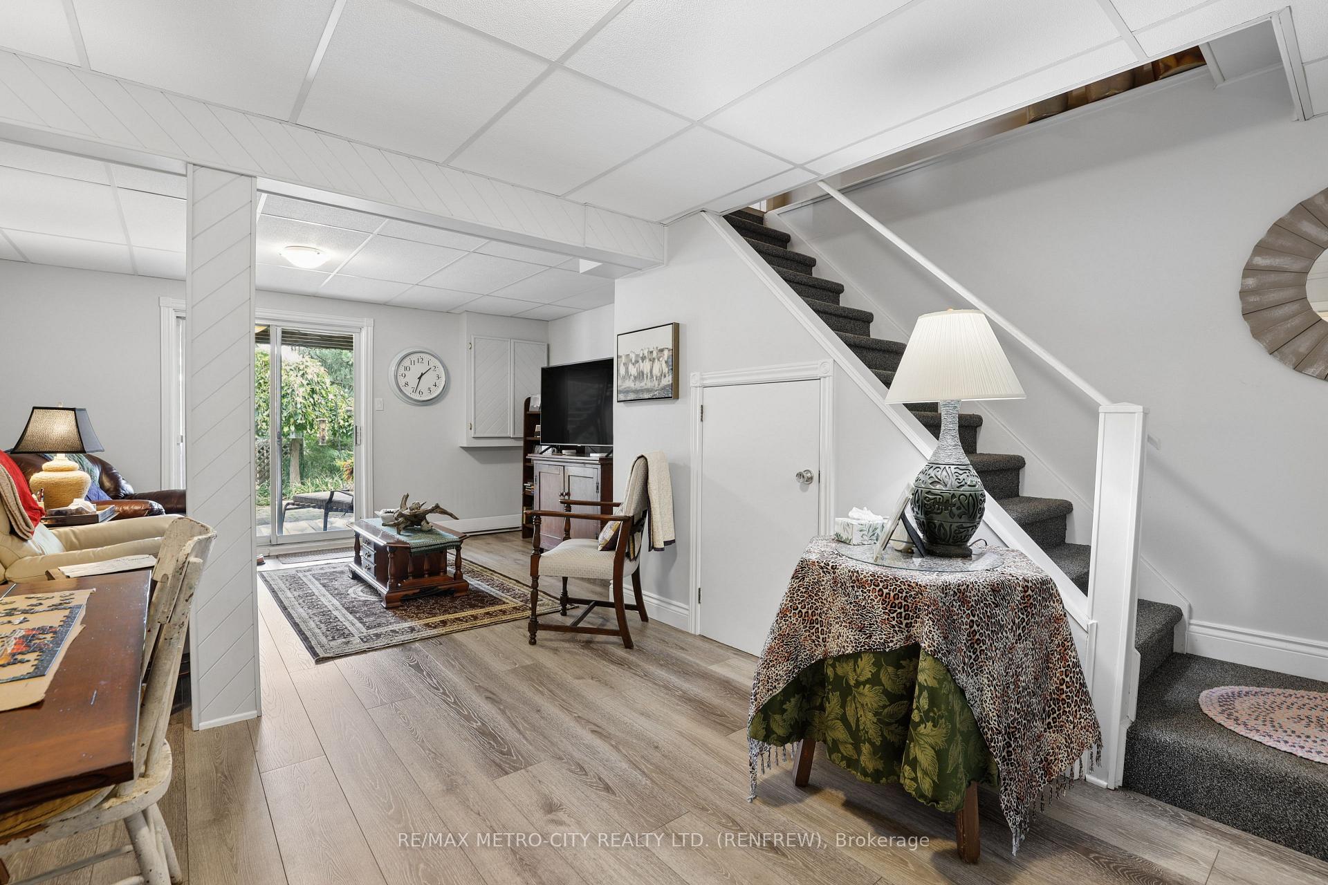 Photo 24 of 876 Hillsview Street, Renfrew, Renfrew — HOMEH