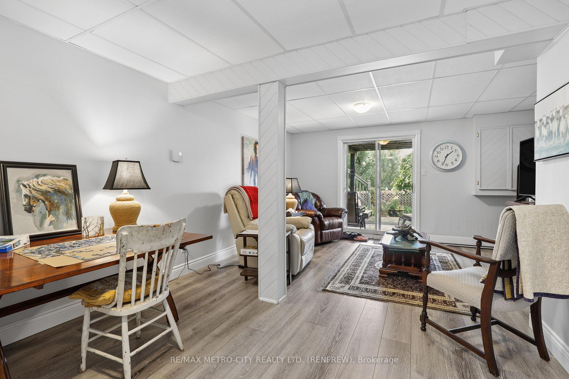 Photo 25 of 876 Hillsview Street, Renfrew, Renfrew — HOMEH