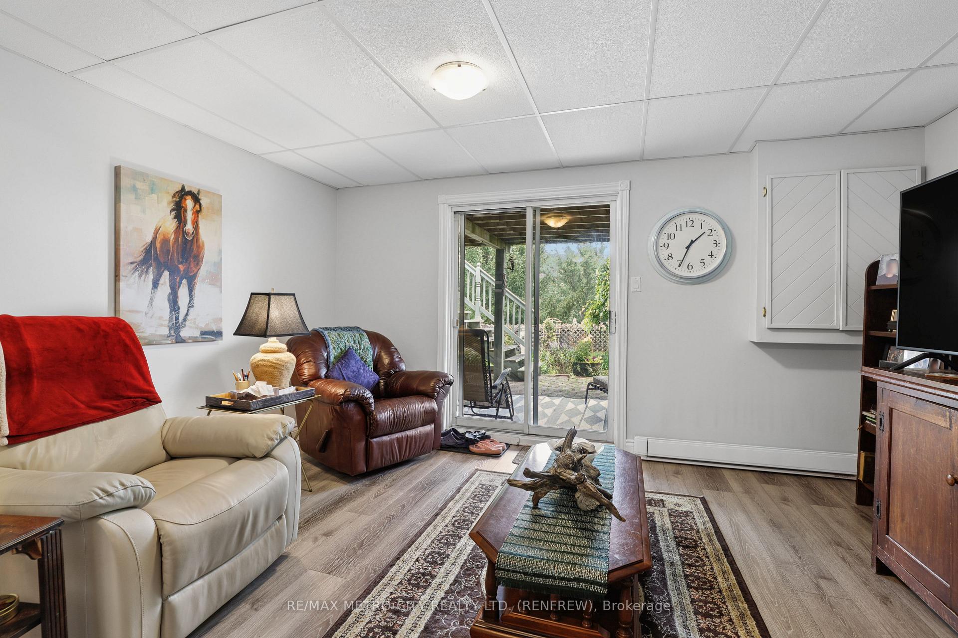 Photo 26 of 876 Hillsview Street, Renfrew, Renfrew — HOMEH