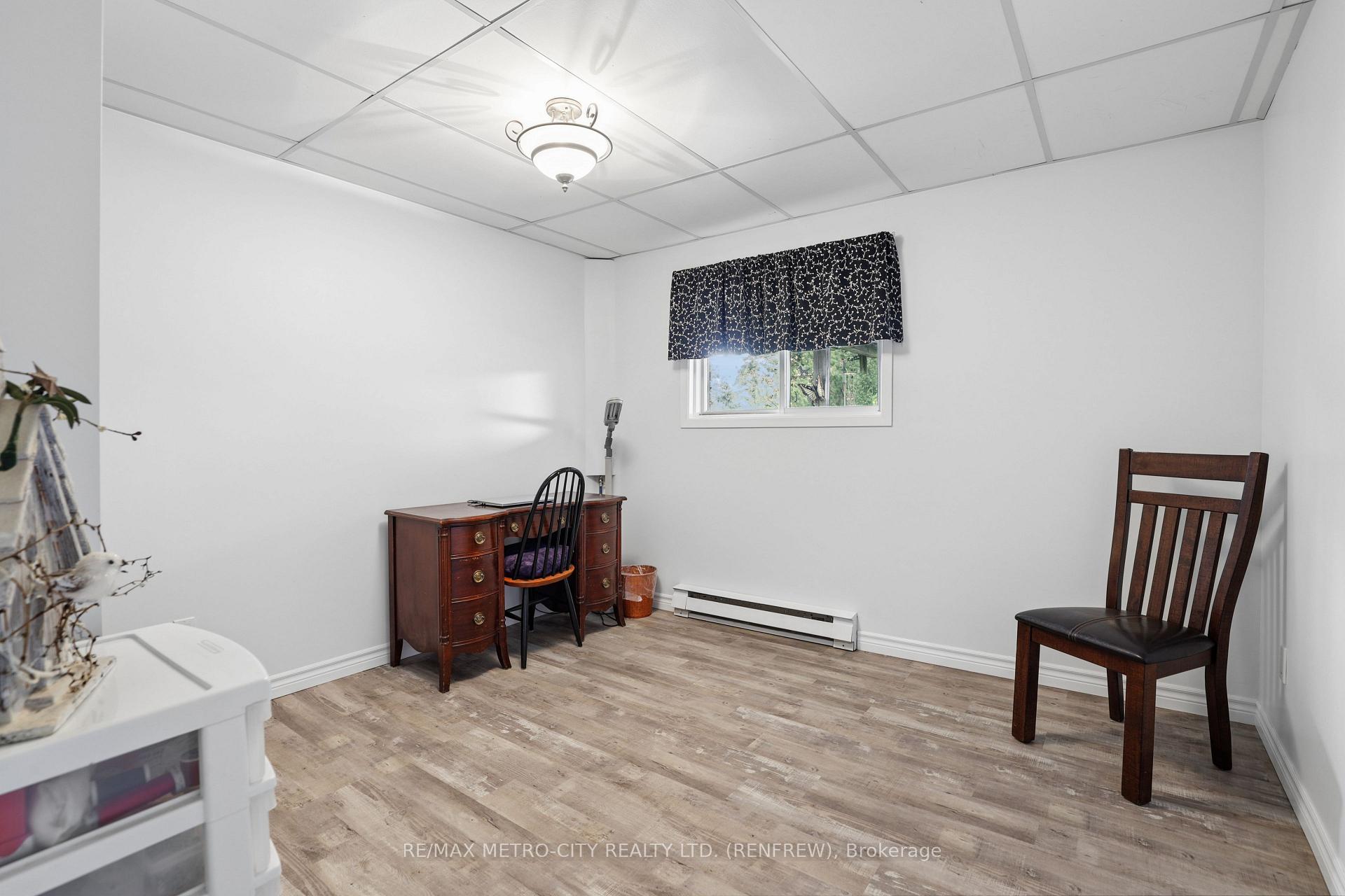 Photo 27 of 876 Hillsview Street, Renfrew, Renfrew — HOMEH