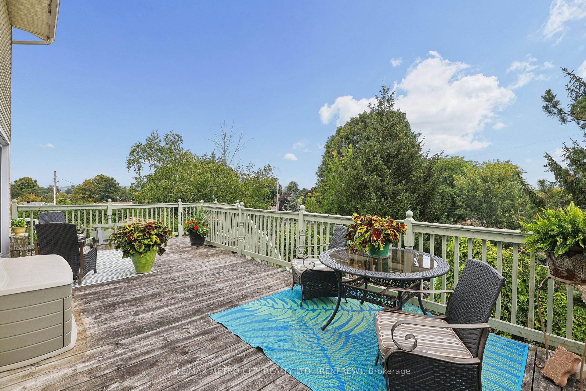 Photo 31 of 876 Hillsview Street, Renfrew, Renfrew — HOMEH