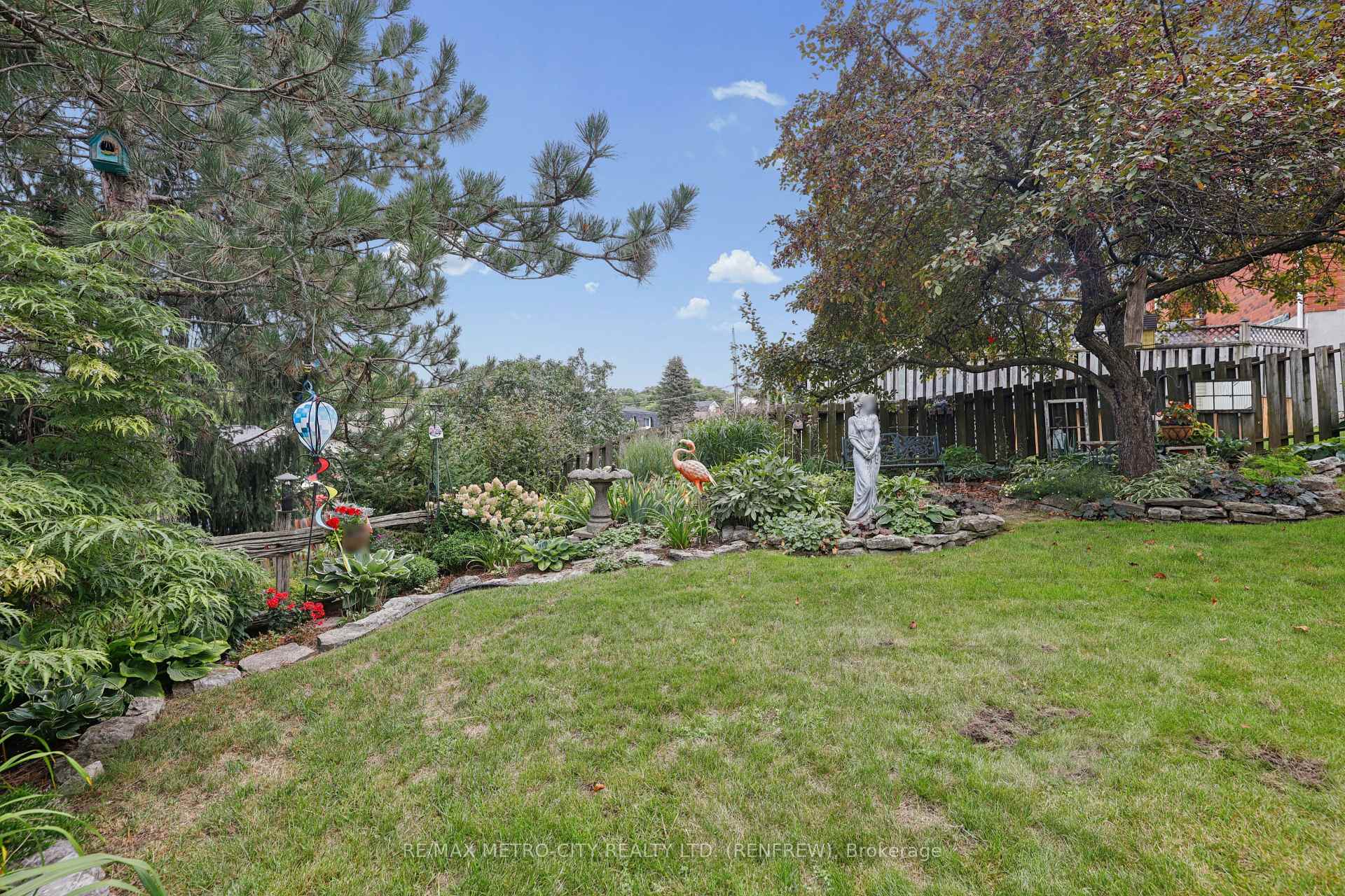 Photo 36 of 876 Hillsview Street, Renfrew, Renfrew — HOMEH