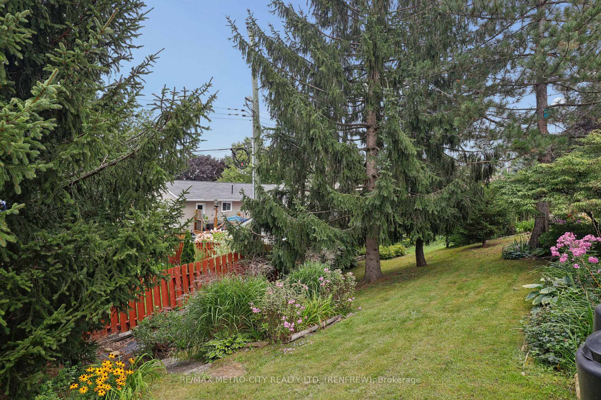 Photo 39 of 876 Hillsview Street, Renfrew, Renfrew — HOMEH