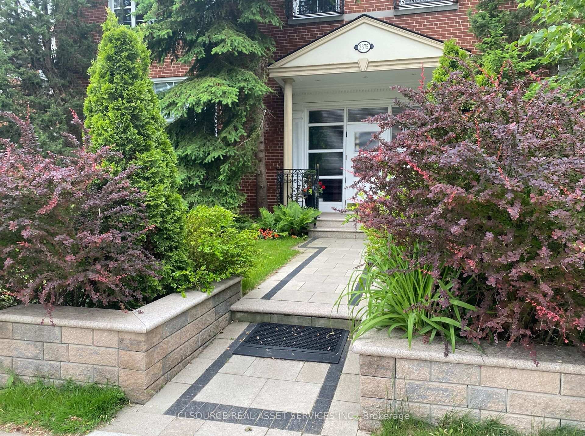 Front of Unit 12, 2675 Bloor Street W
