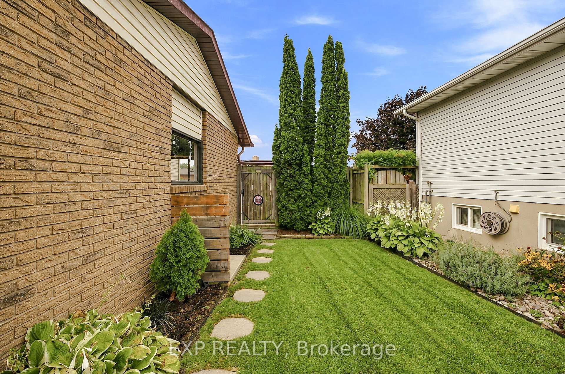 Photo 2 of 72 Acadia Drive, Welland, Prince Charles — HOMEH