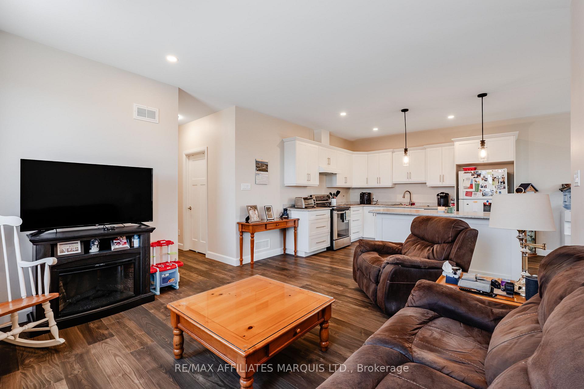 Photo 14 of 2389 Watson Crescent, Cornwall, Cornwall — HOMEH