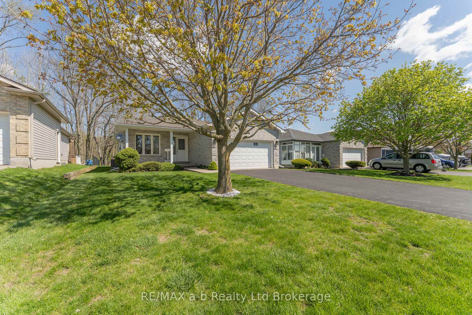 Photo 1 of 44 Beech Boulevard, Tillsonburg — HOMEH