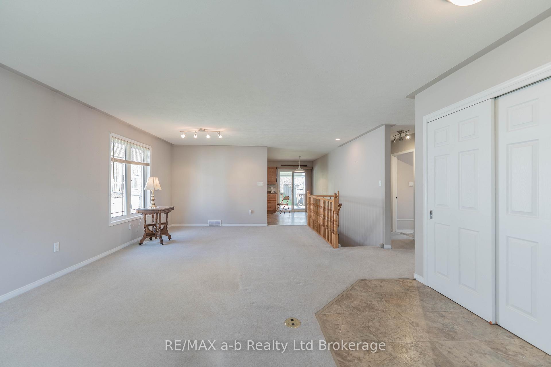 Photo 6 of 44 Beech Boulevard, Tillsonburg — HOMEH
