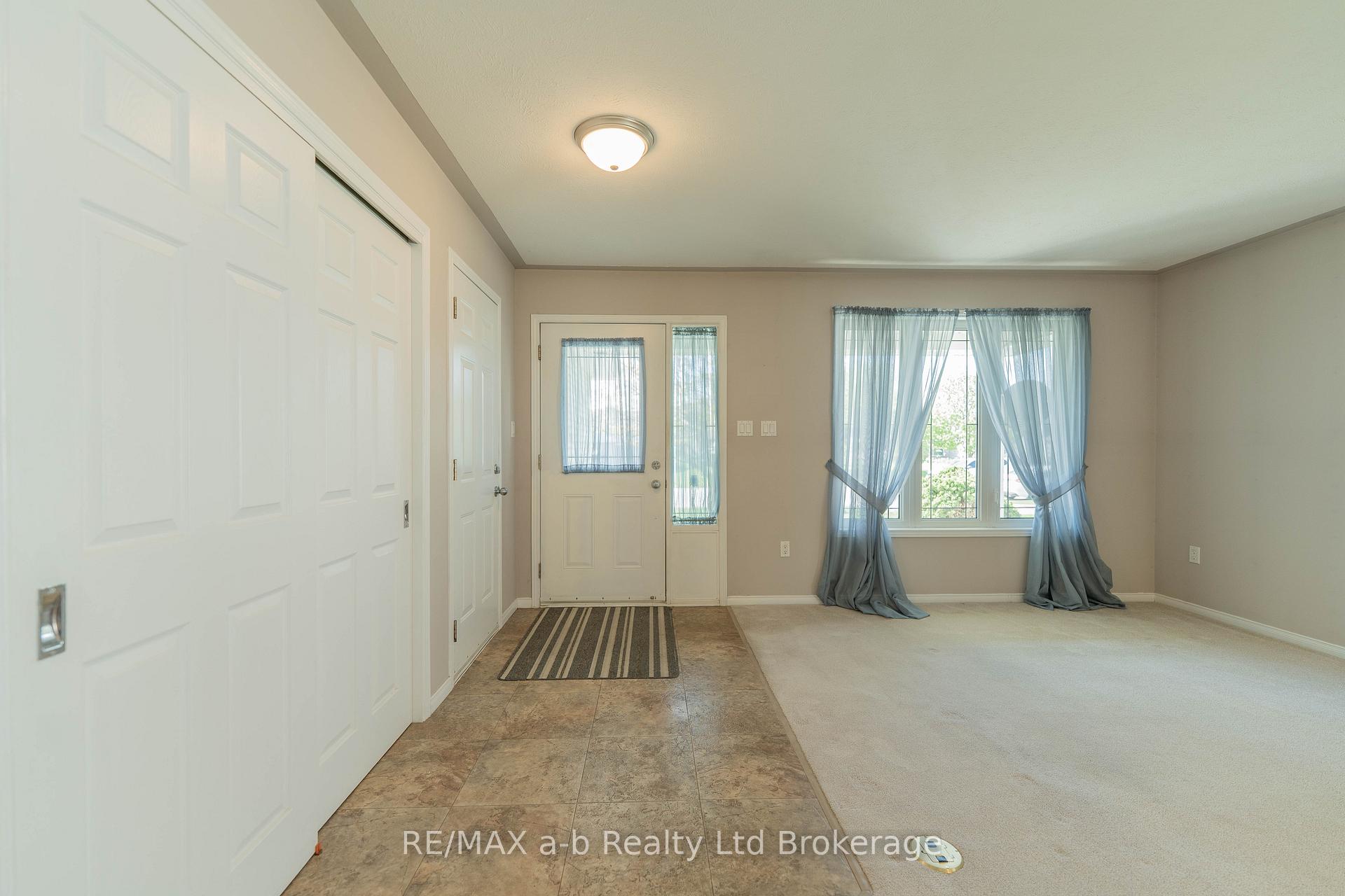 Photo 7 of 44 Beech Boulevard, Tillsonburg — HOMEH