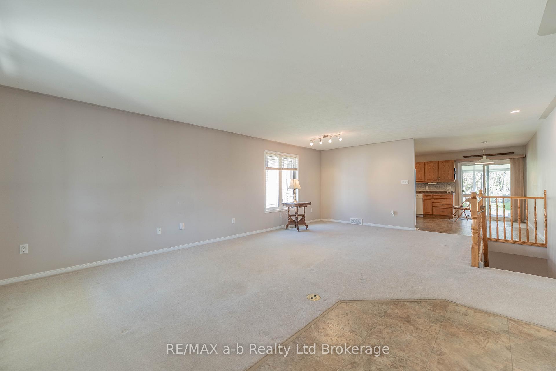 Photo 8 of 44 Beech Boulevard, Tillsonburg — HOMEH