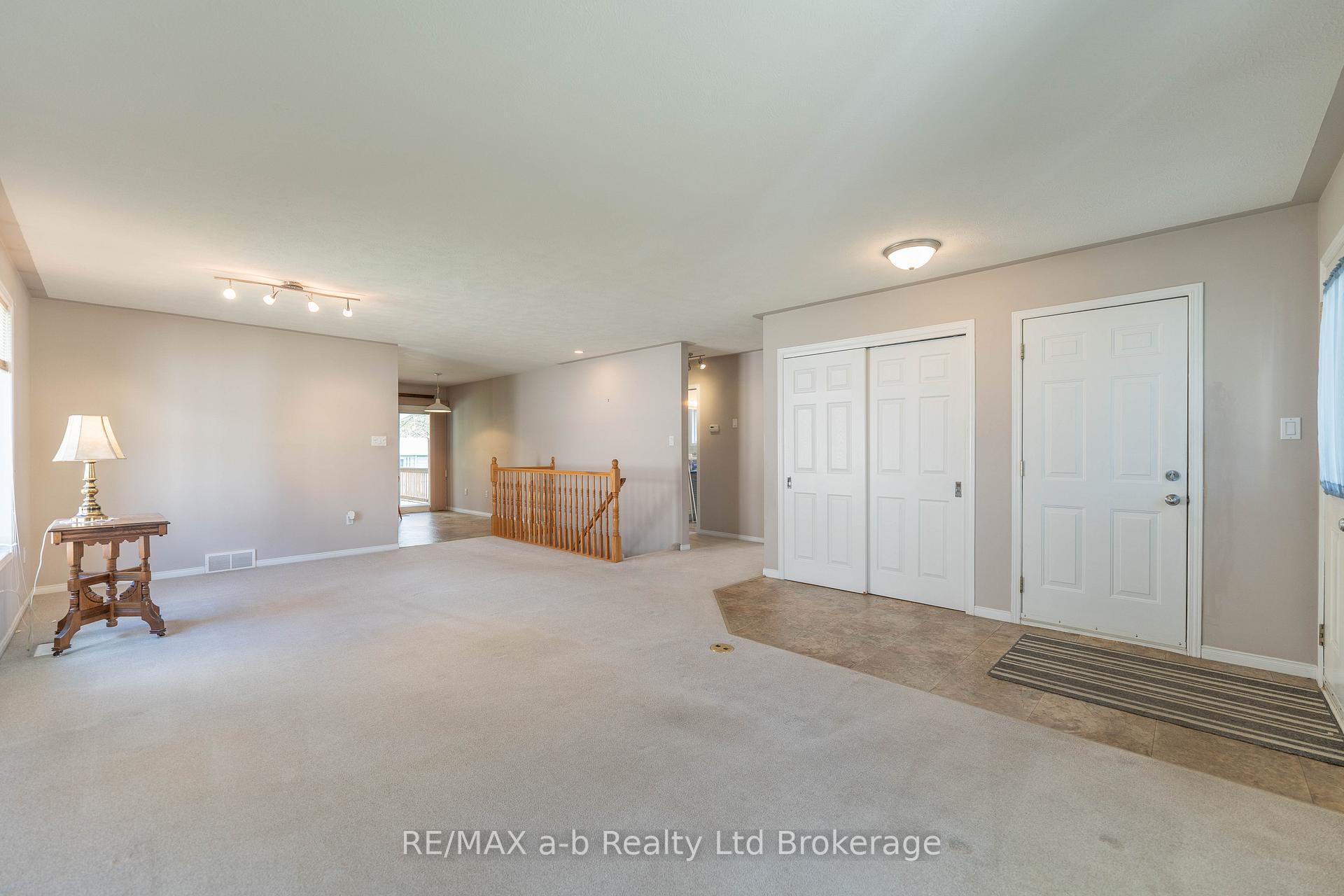 Photo 9 of 44 Beech Boulevard, Tillsonburg — HOMEH