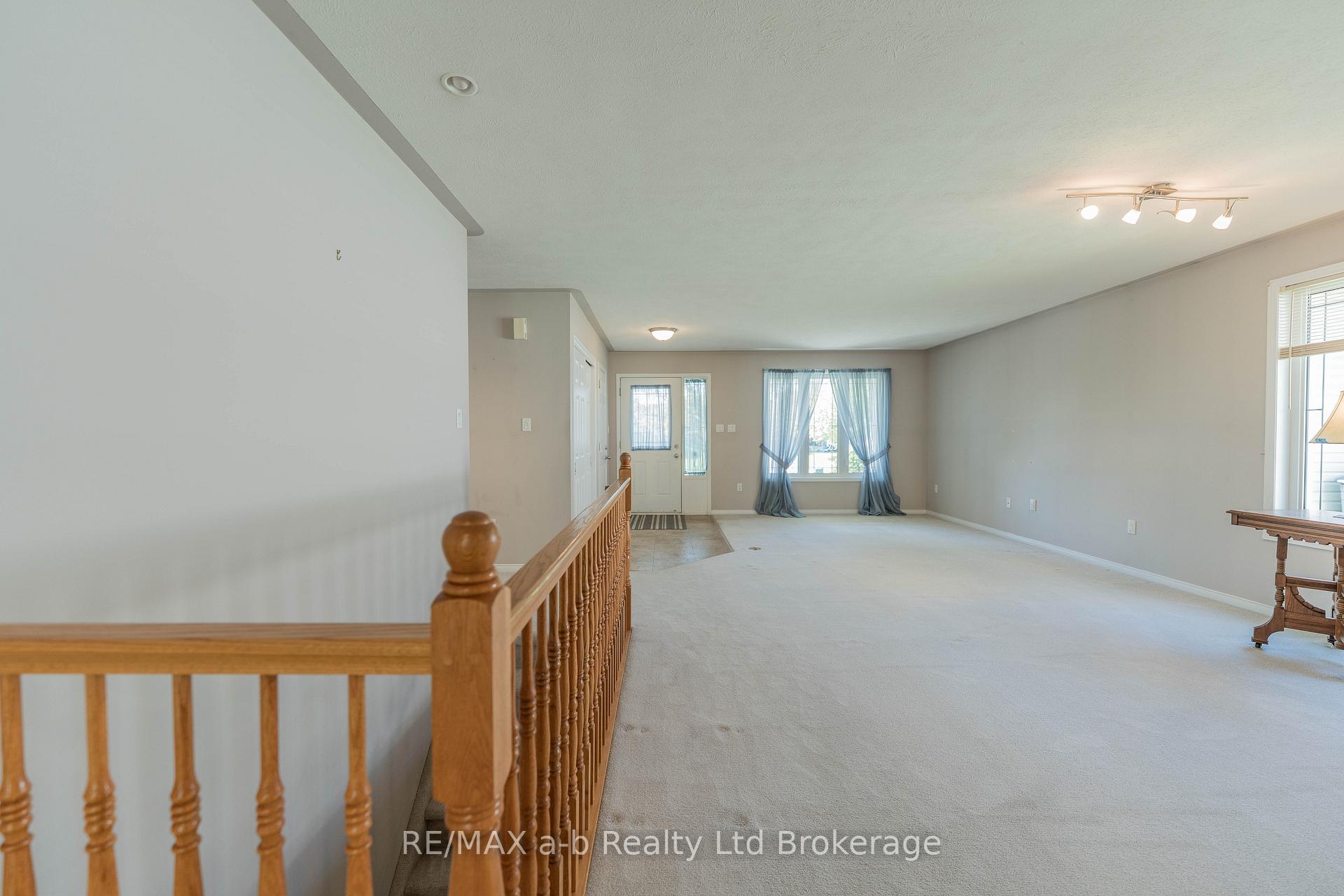 Photo 11 of 44 Beech Boulevard, Tillsonburg — HOMEH