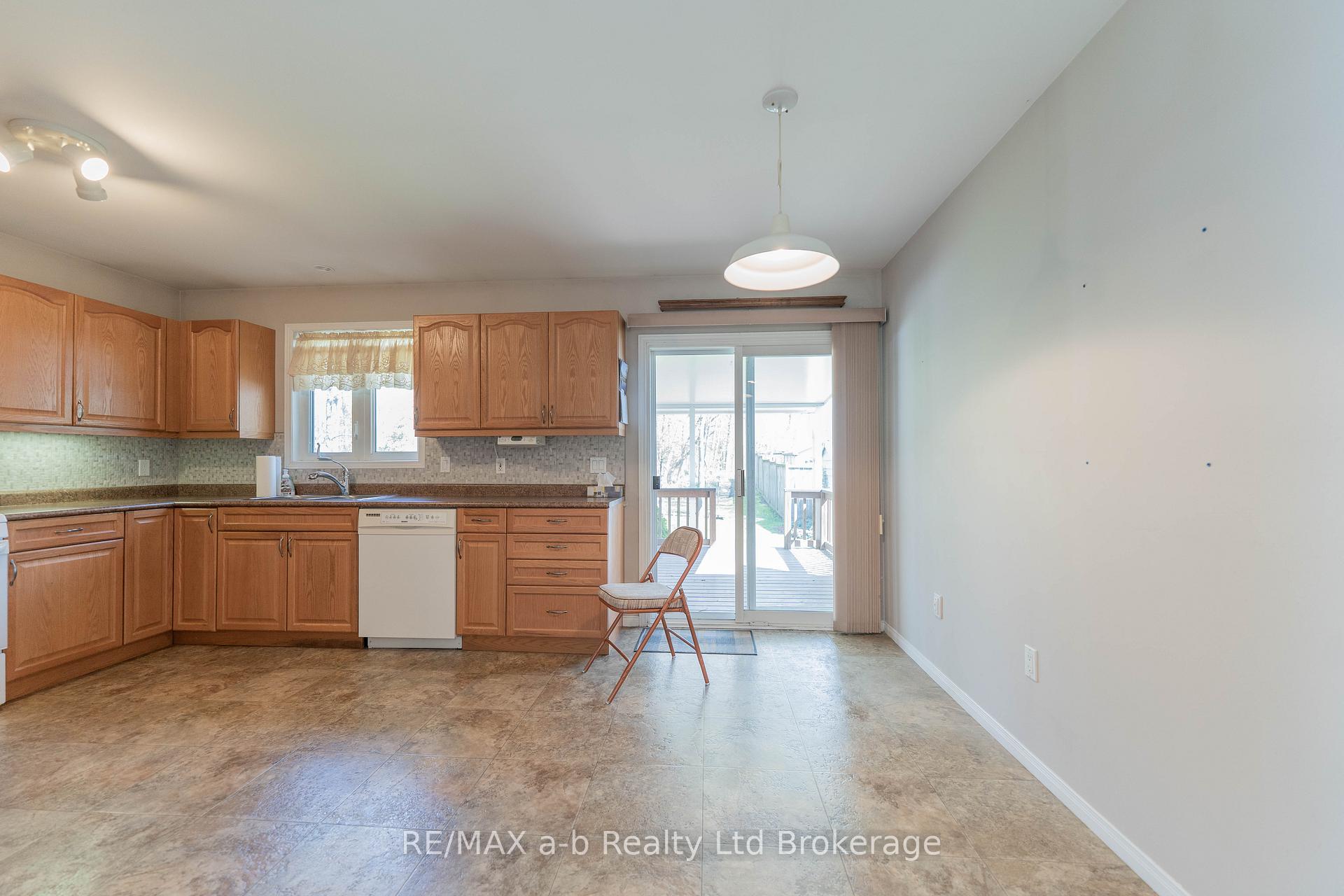 Photo 15 of 44 Beech Boulevard, Tillsonburg — HOMEH