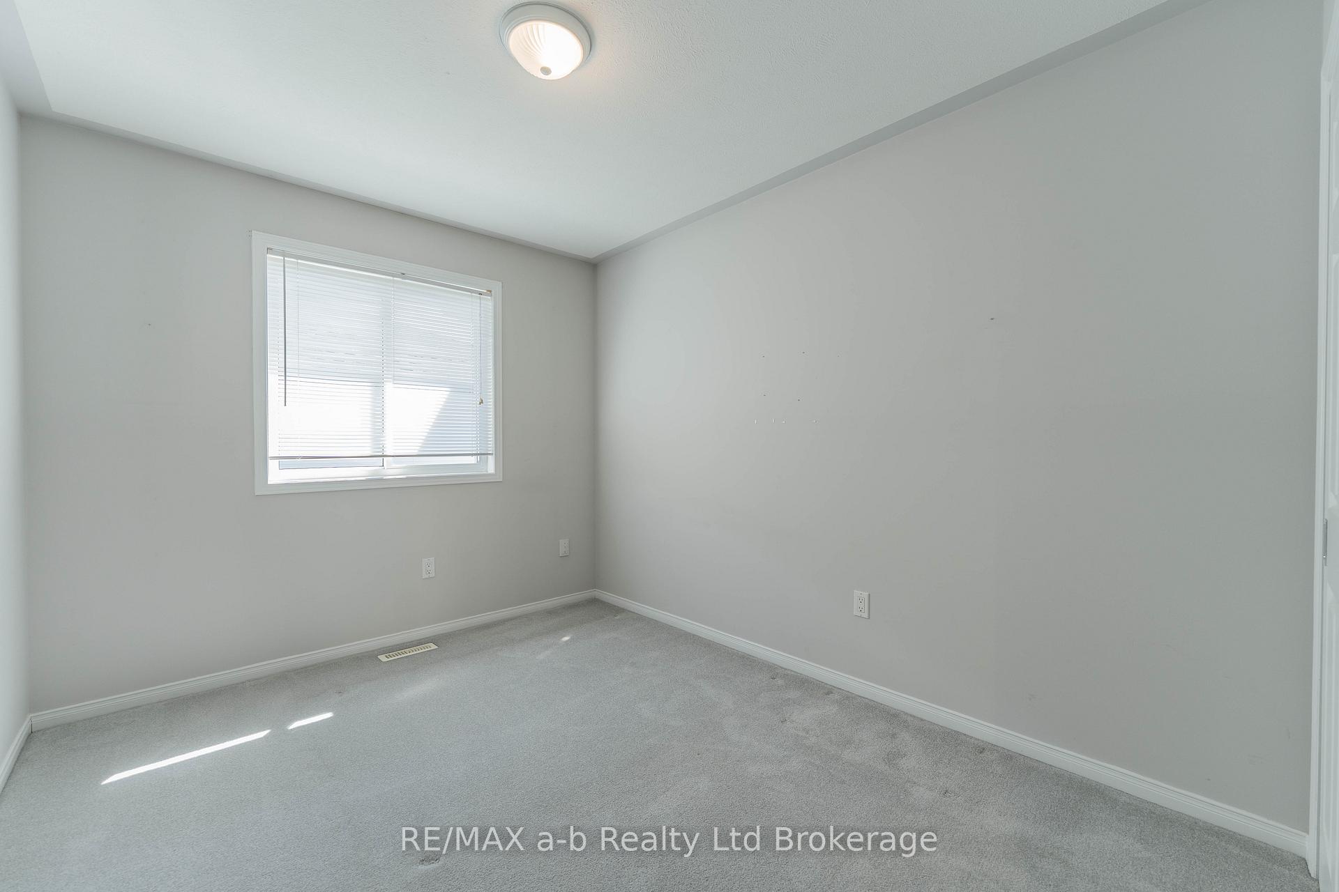 Photo 21 of 44 Beech Boulevard, Tillsonburg — HOMEH