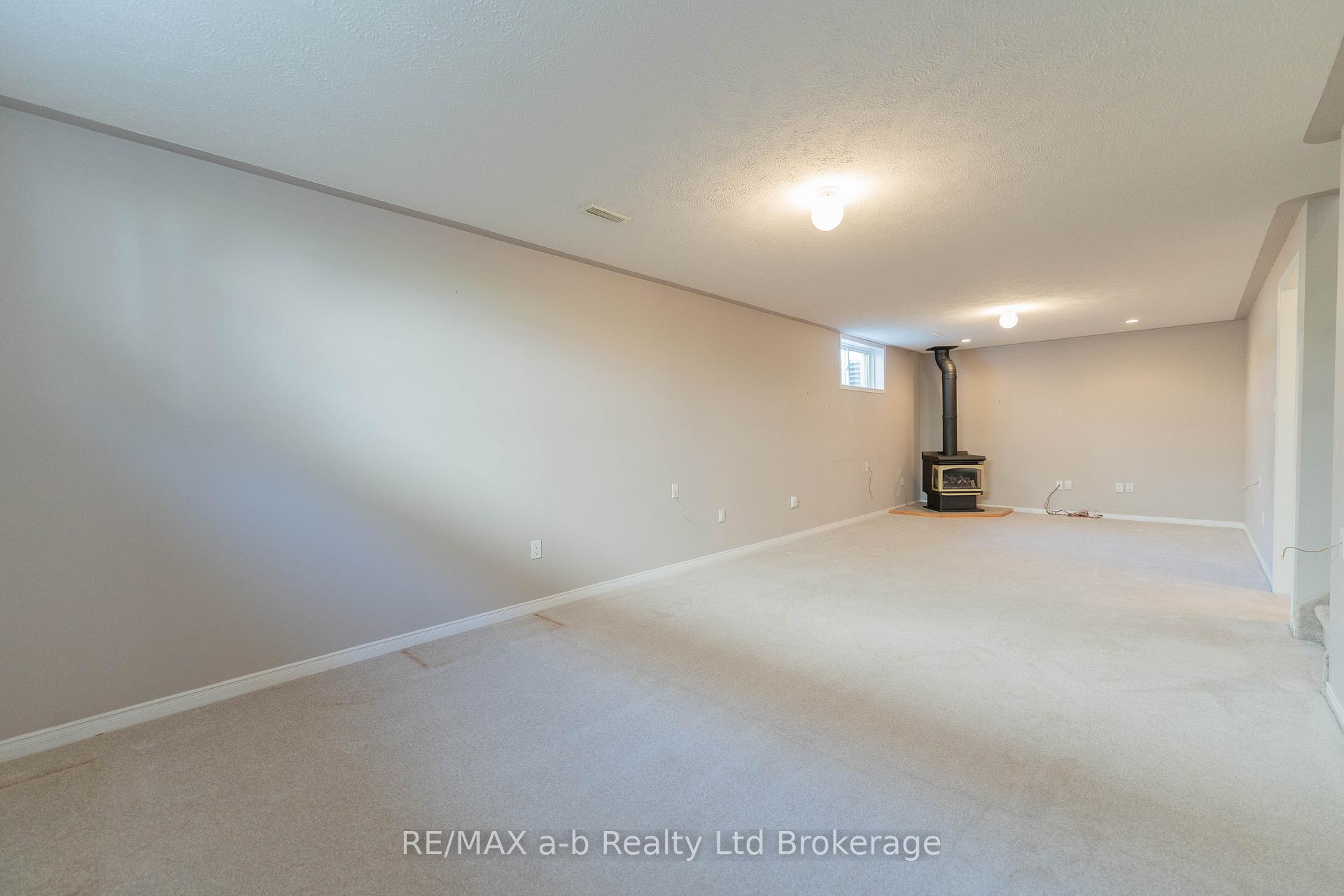 Photo 22 of 44 Beech Boulevard, Tillsonburg — HOMEH