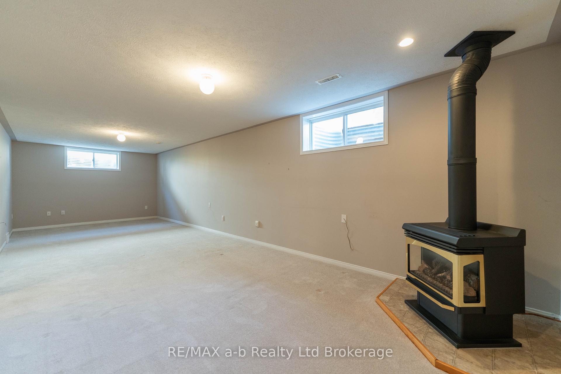 Photo 23 of 44 Beech Boulevard, Tillsonburg — HOMEH