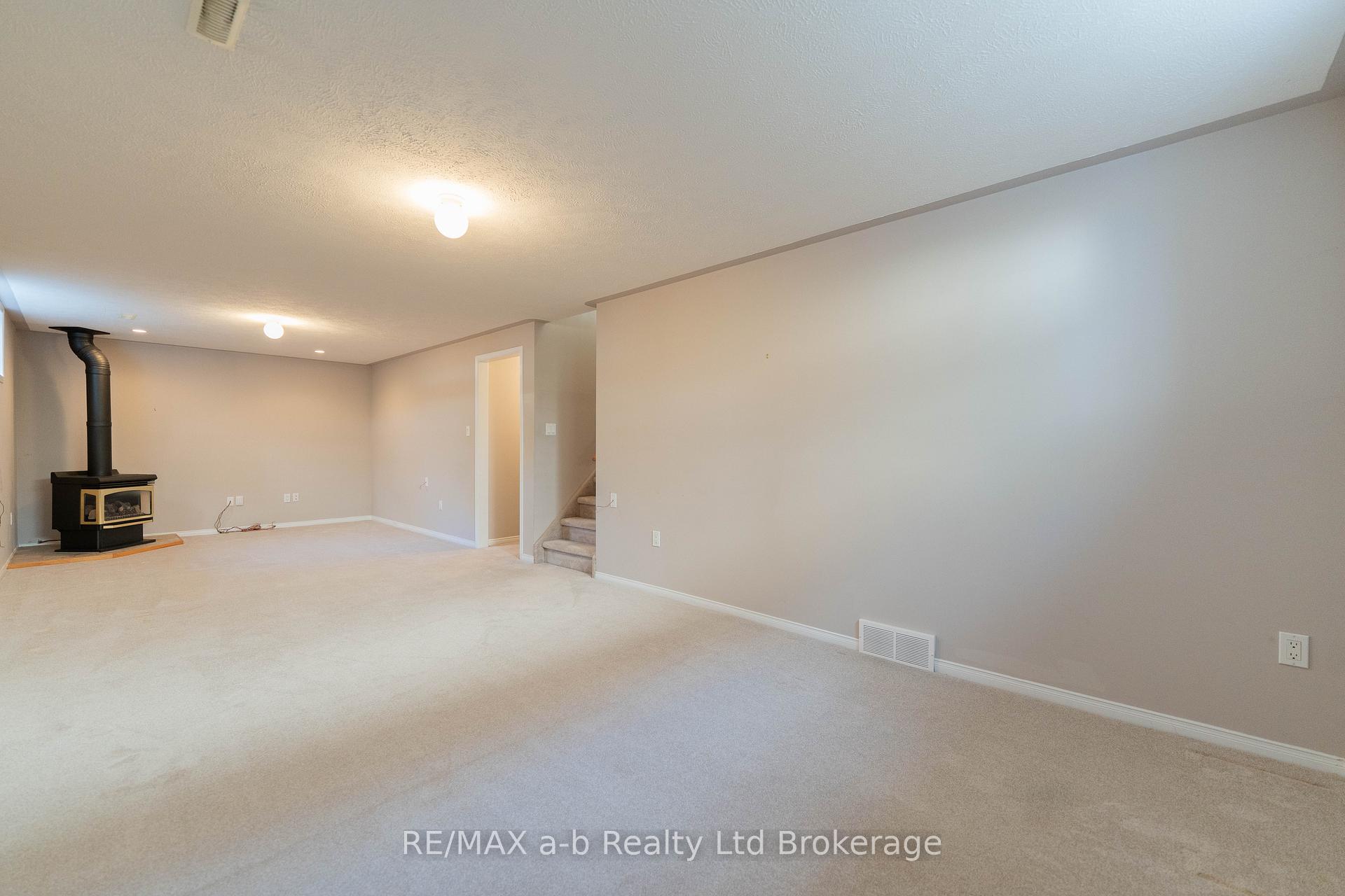 Photo 24 of 44 Beech Boulevard, Tillsonburg — HOMEH